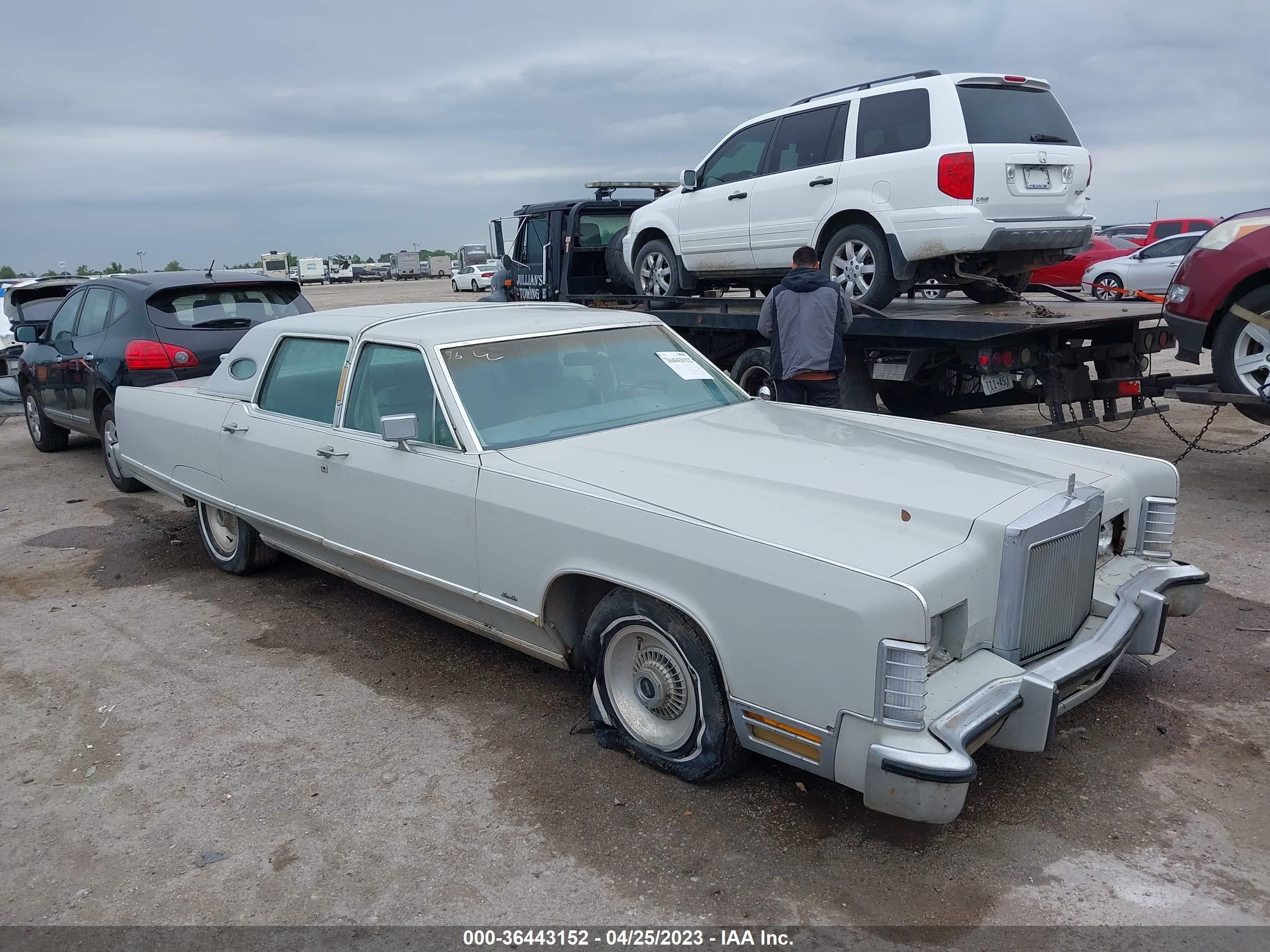 lincoln continental 1977 00000007y82a86395