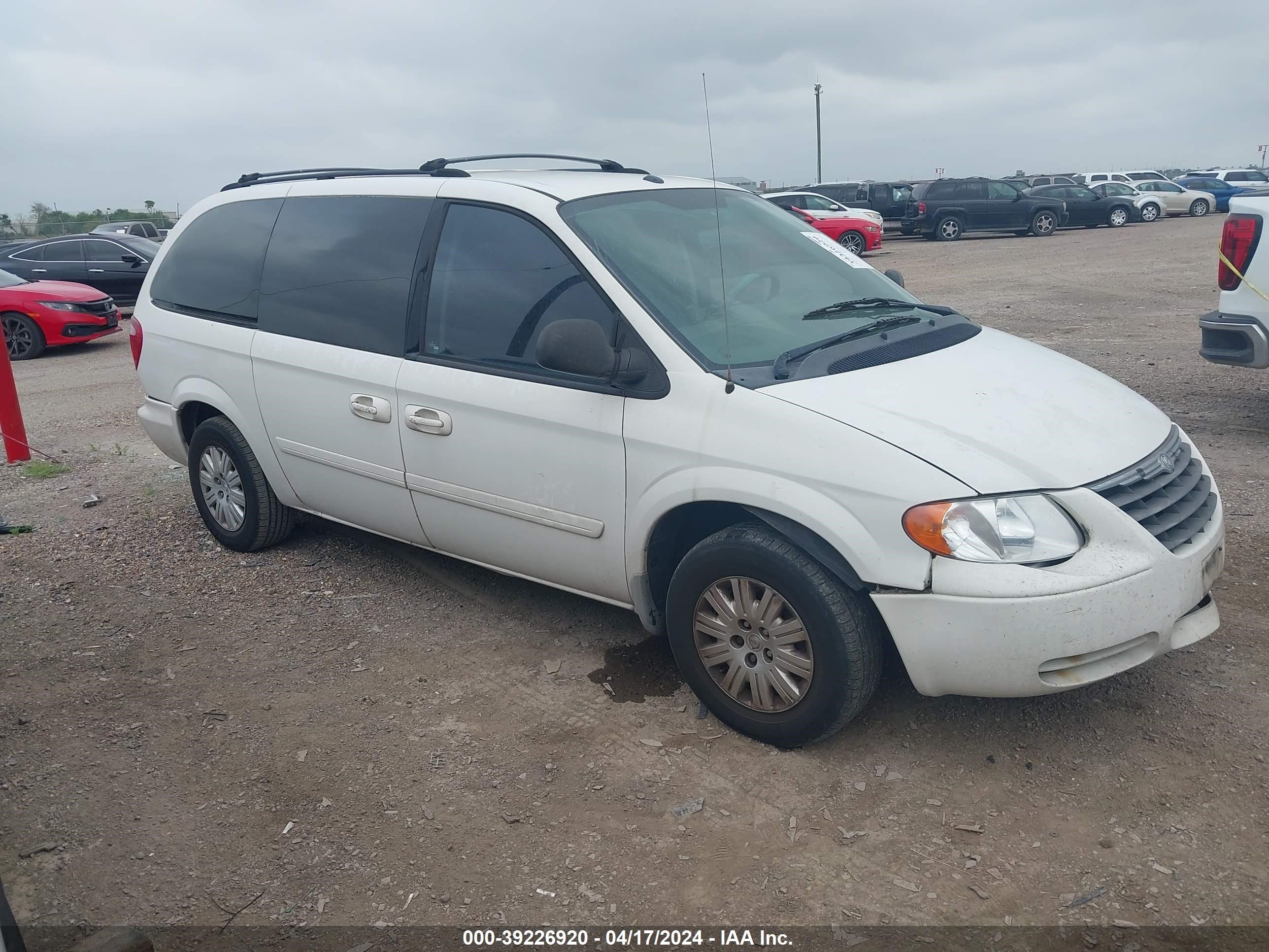 chrysler town & country 2006 1a4gp44r16b751867