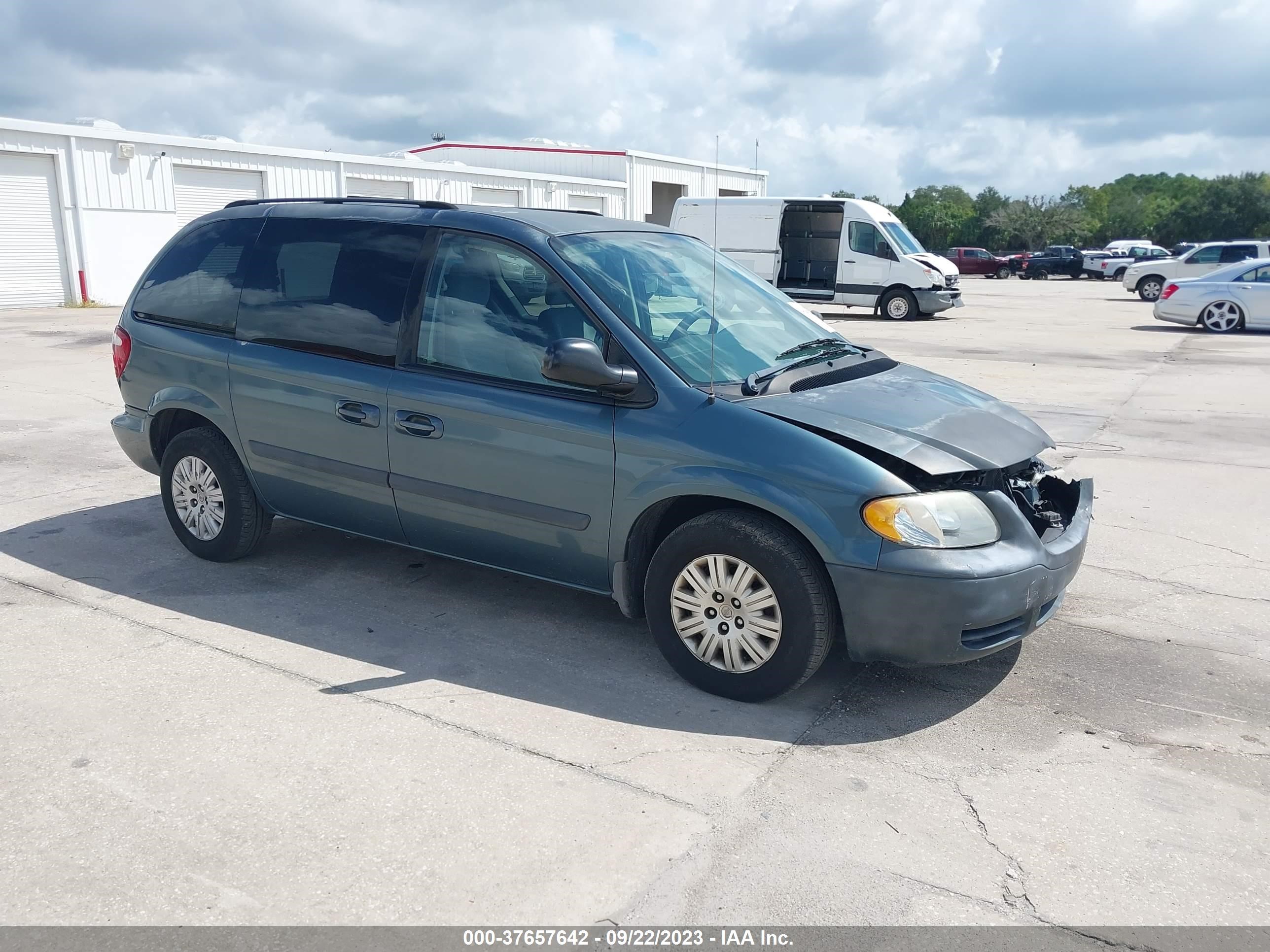 chrysler town & country 2006 1a4gp45r36b608417