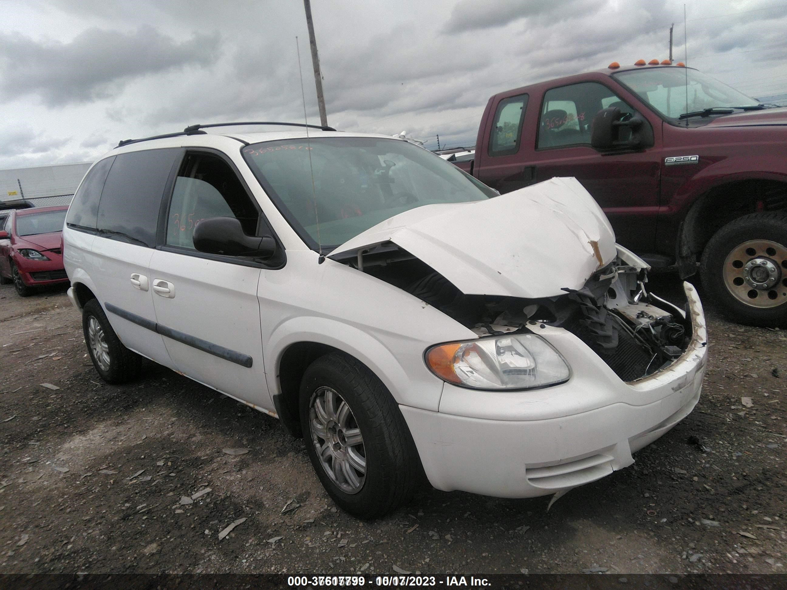 chrysler town & country 2006 1a4gp45r96b745619