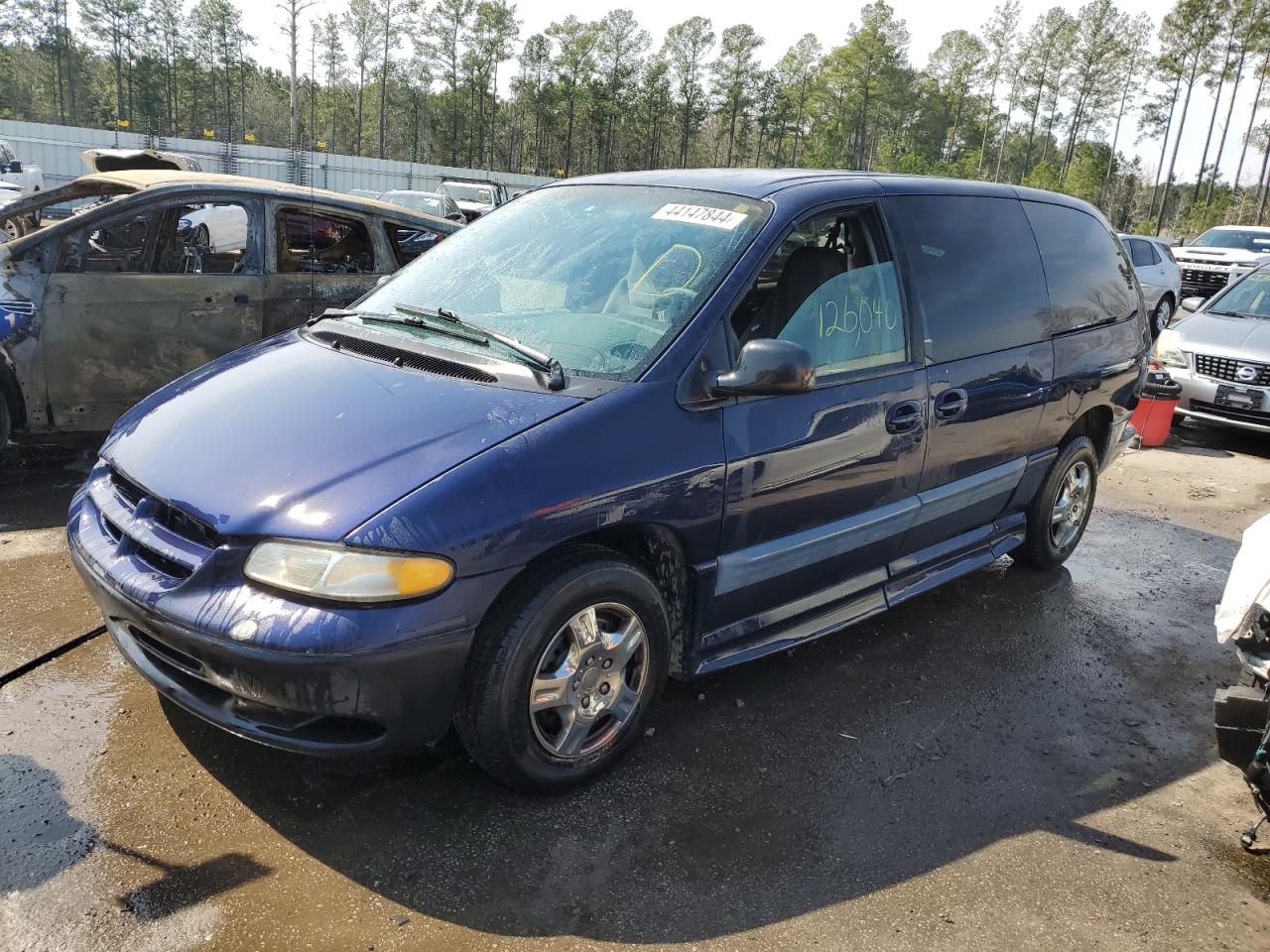 dodge caravan 2000 1b4gp44g7yb737069