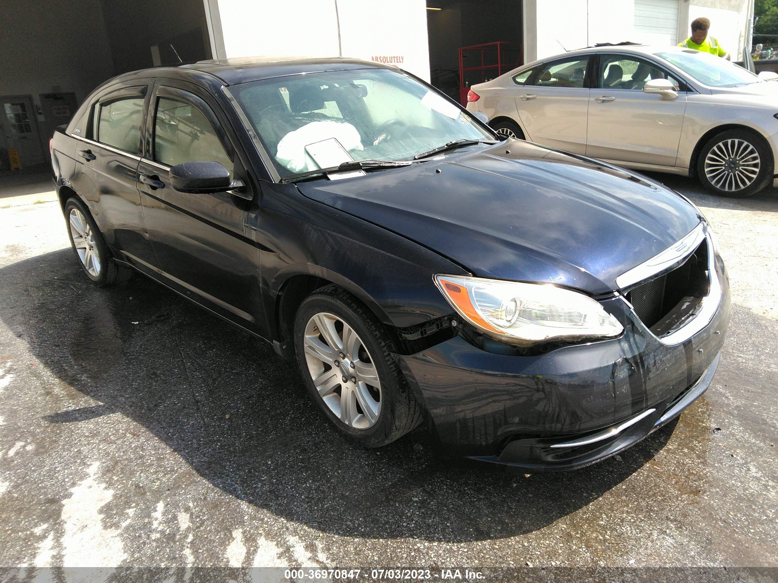 chrysler 200 2011 1c3bc1fb6bn584283