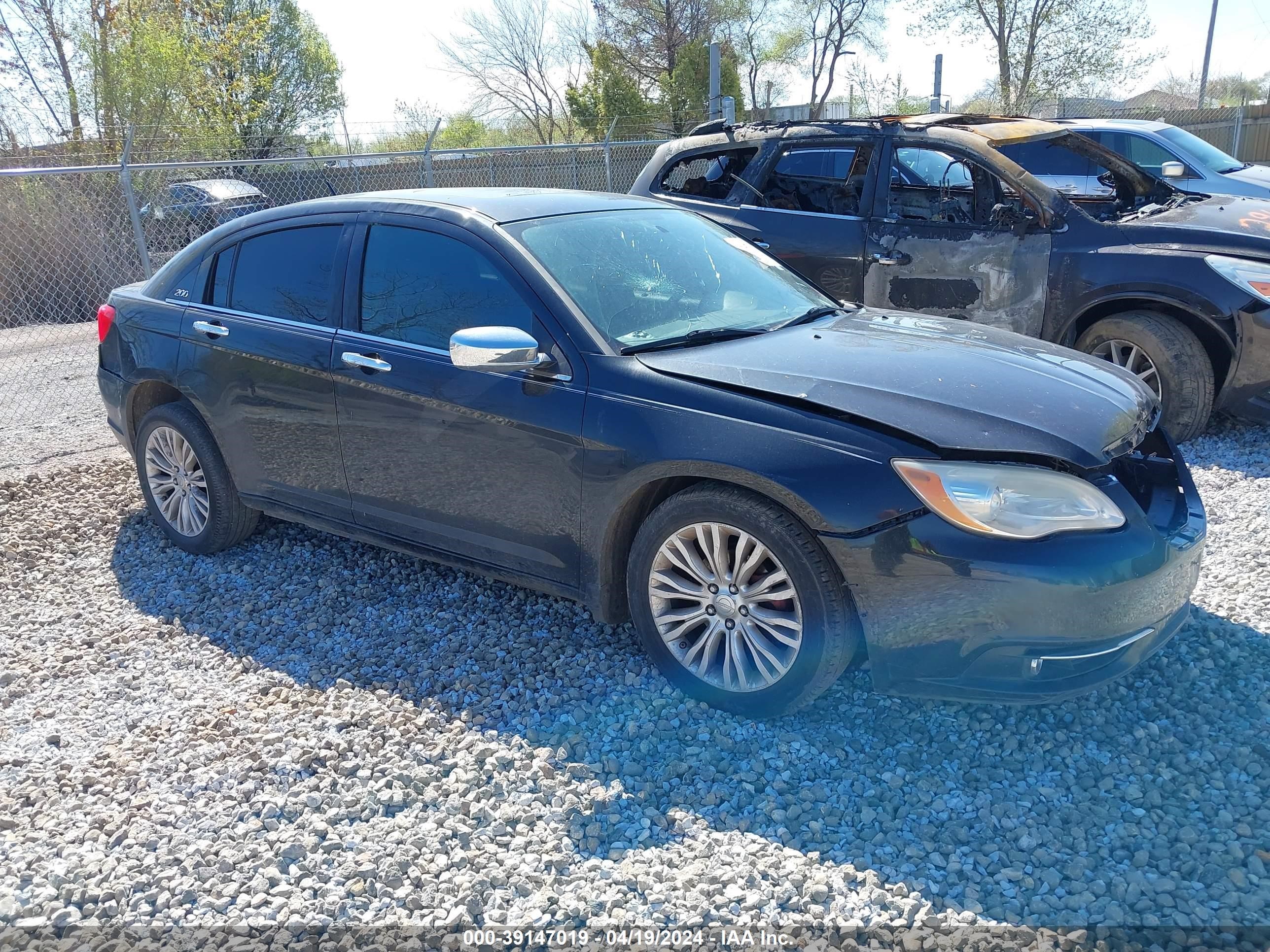 chrysler 200 2011 1c3bc2fg1bn522579