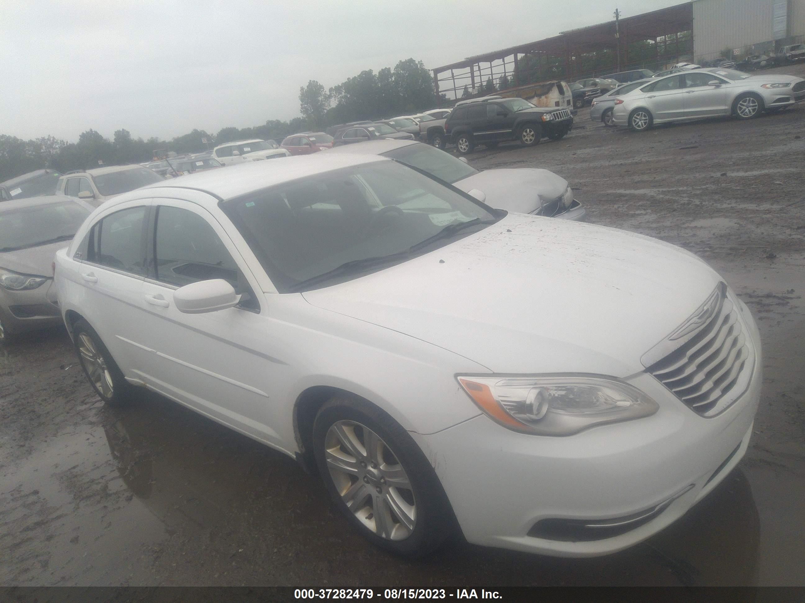 chrysler 200 2013 1c3ccbbb7dn732234