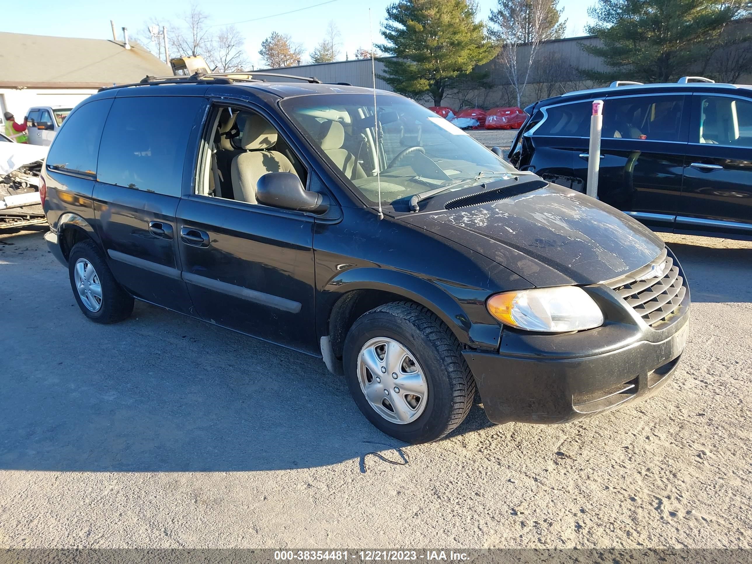 chrysler town & country 2005 1c4gp45r45b439853