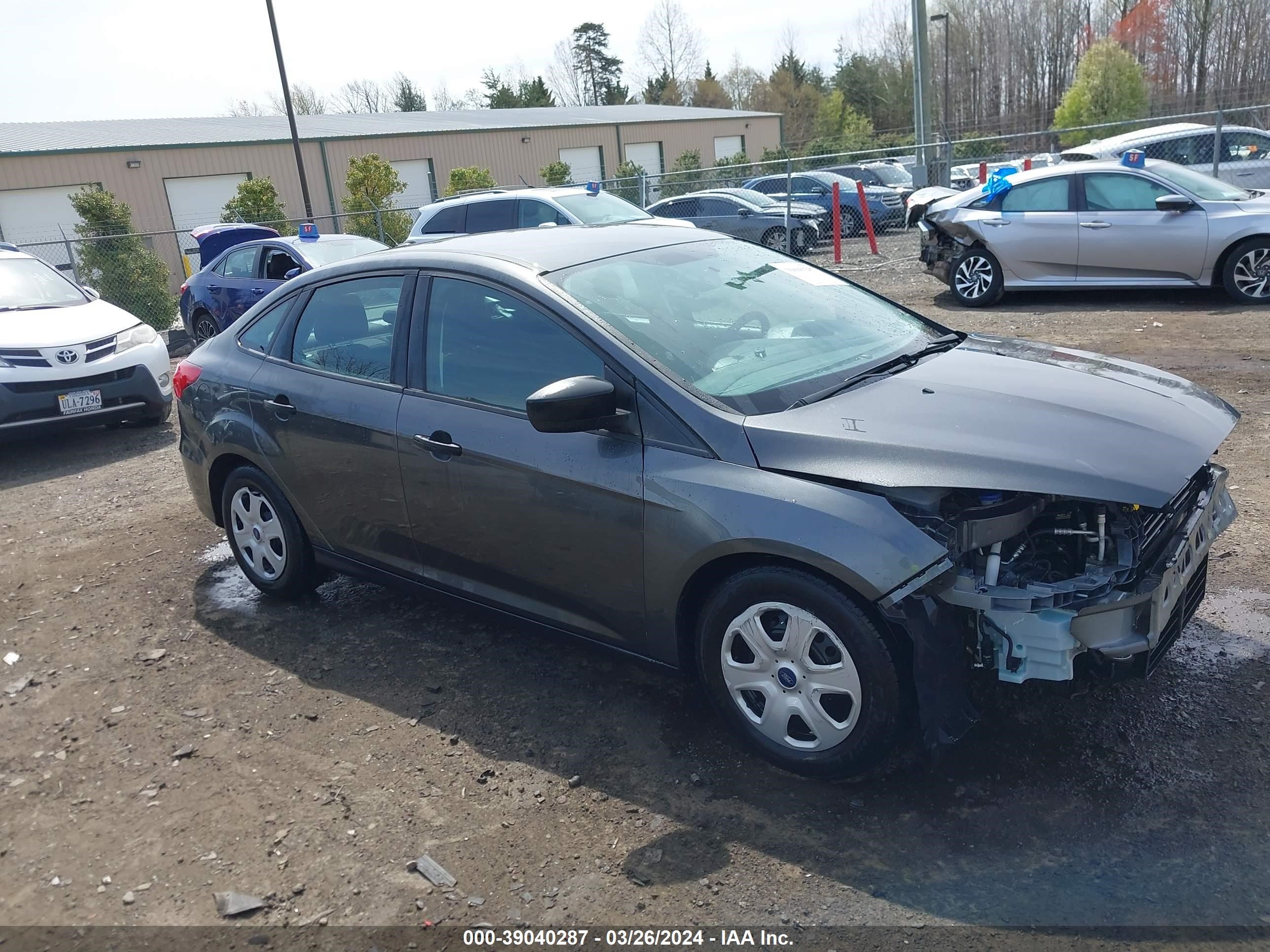 ford focus 2018 1fadp3e26jl226137