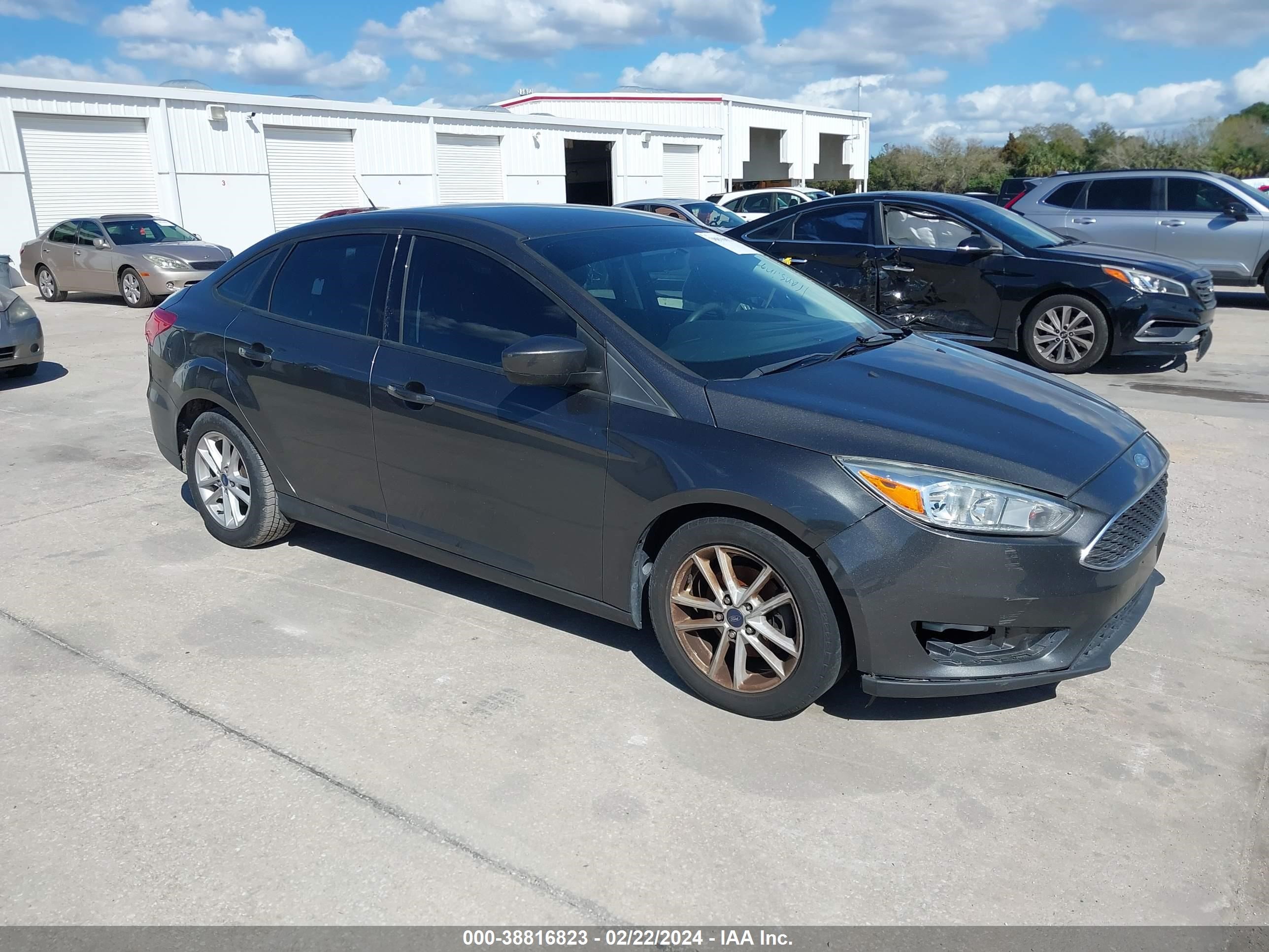 ford focus 2018 1fadp3f29jl316249