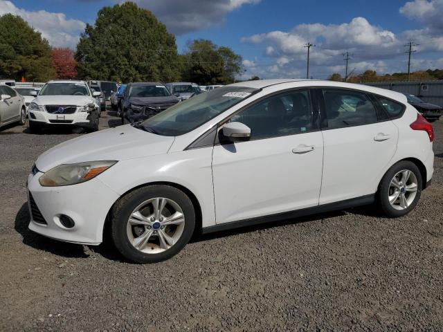 ford focus se 2014 1fadp3k29el421921