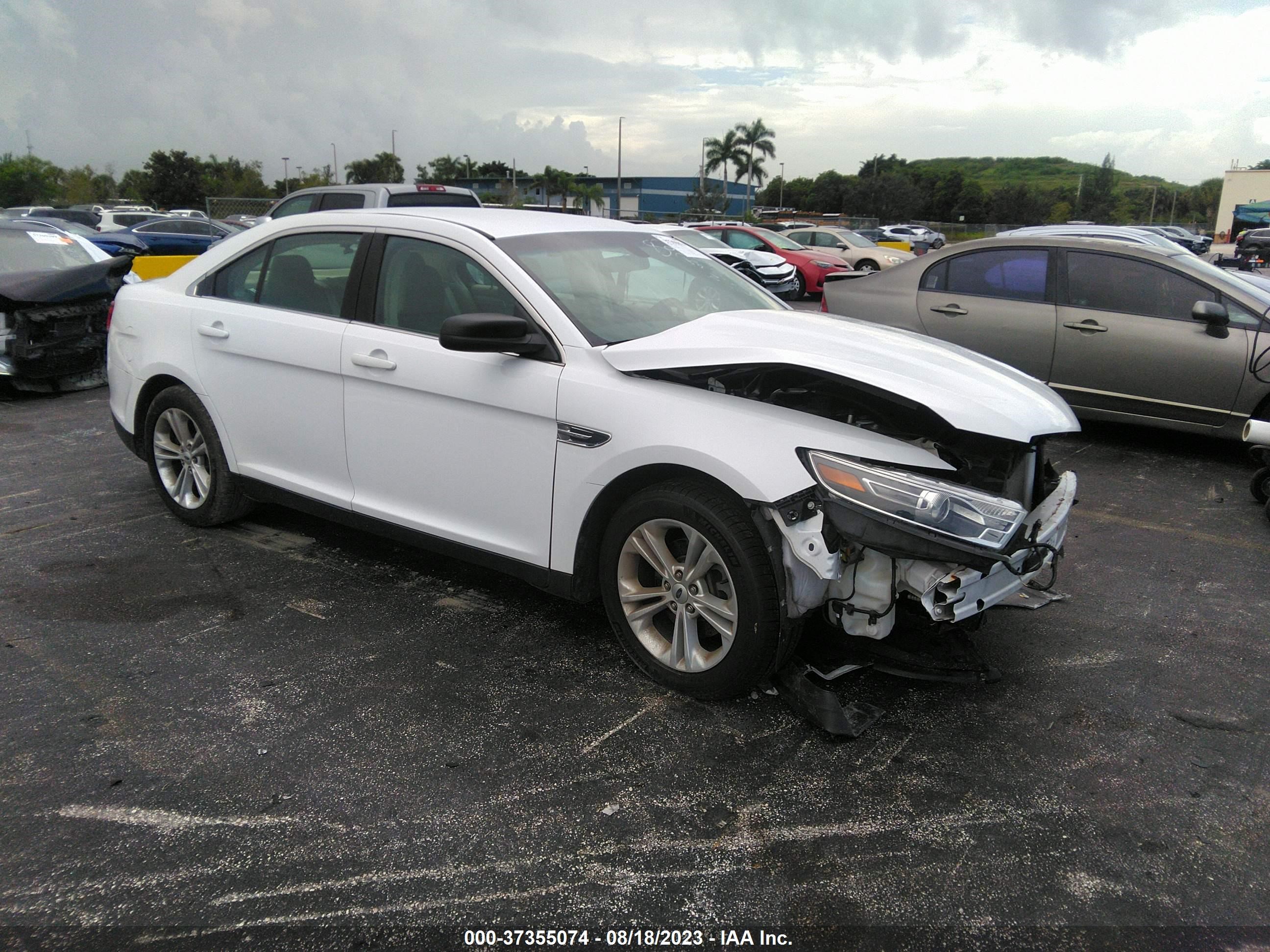 ford taurus 2018 1fahp2d85jg118246