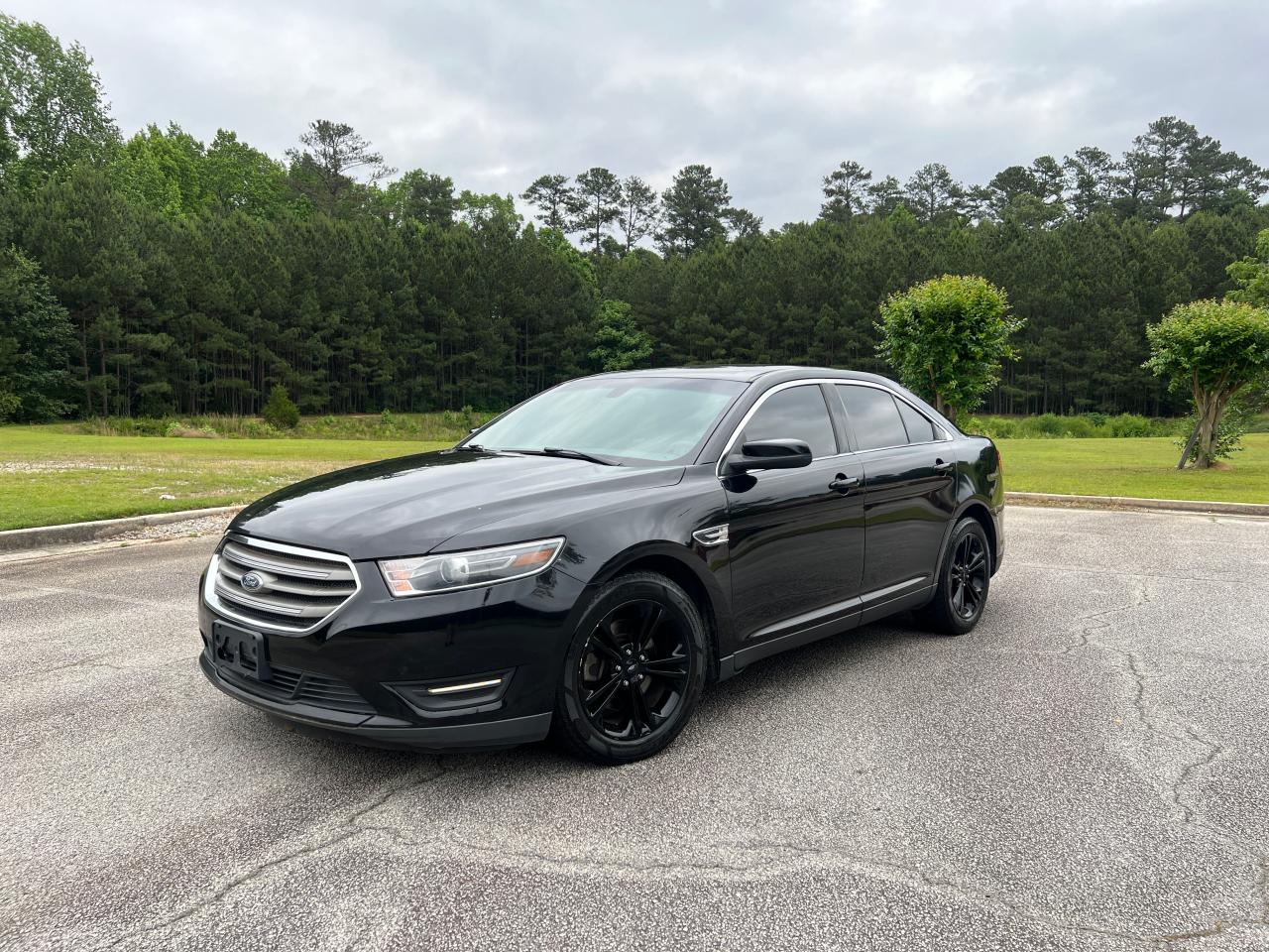 ford taurus 2018 1fahp2e81jg135155