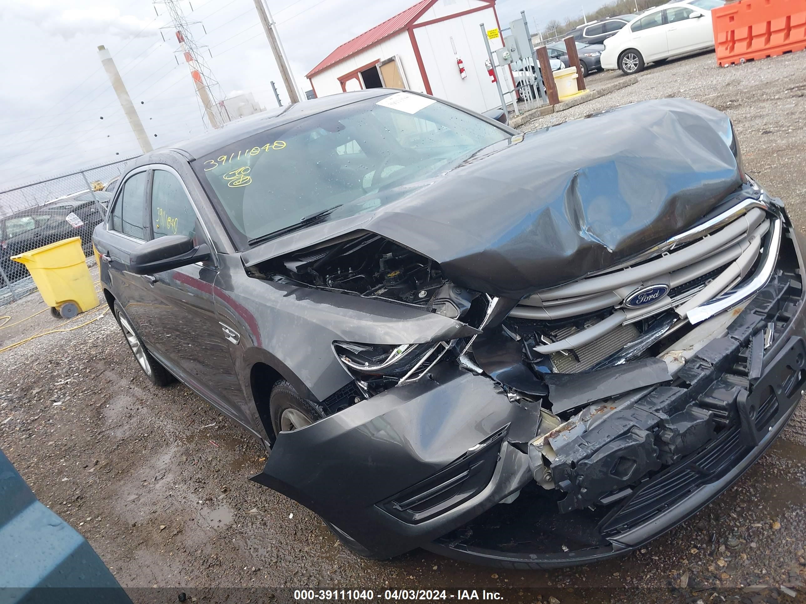 ford taurus 2017 1fahp2e82hg120755