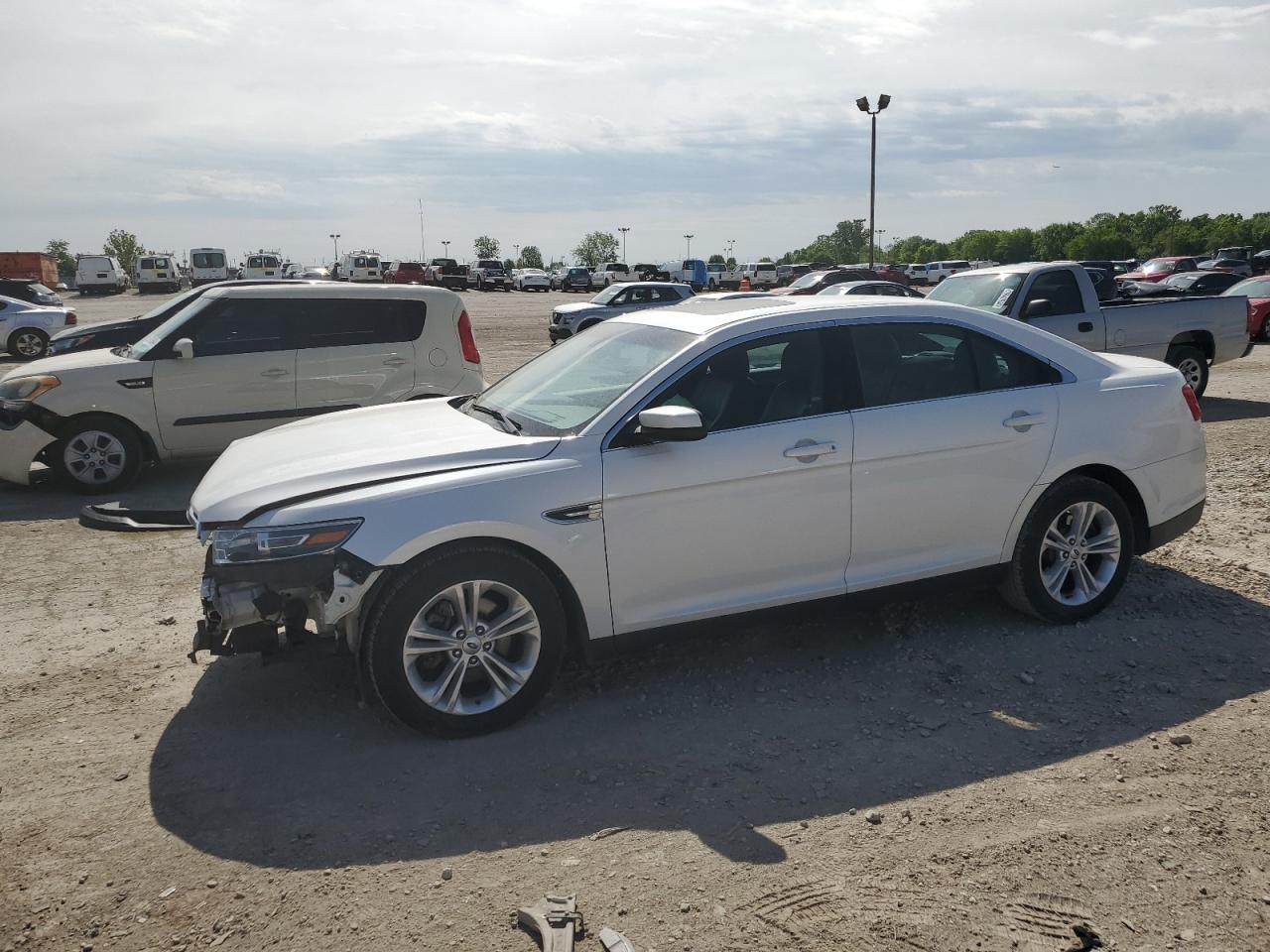 ford taurus 2017 1fahp2e86hg110505