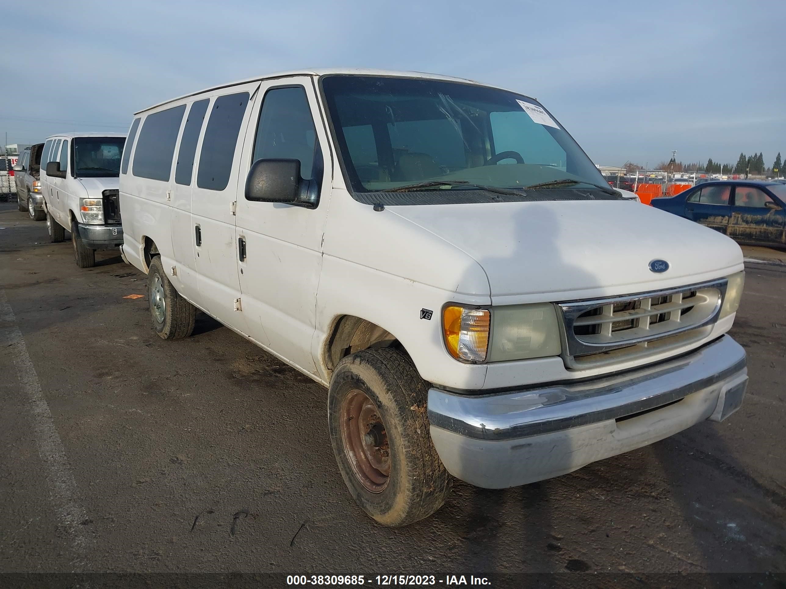 ford econoline 2002 1fbss31l52hb52359