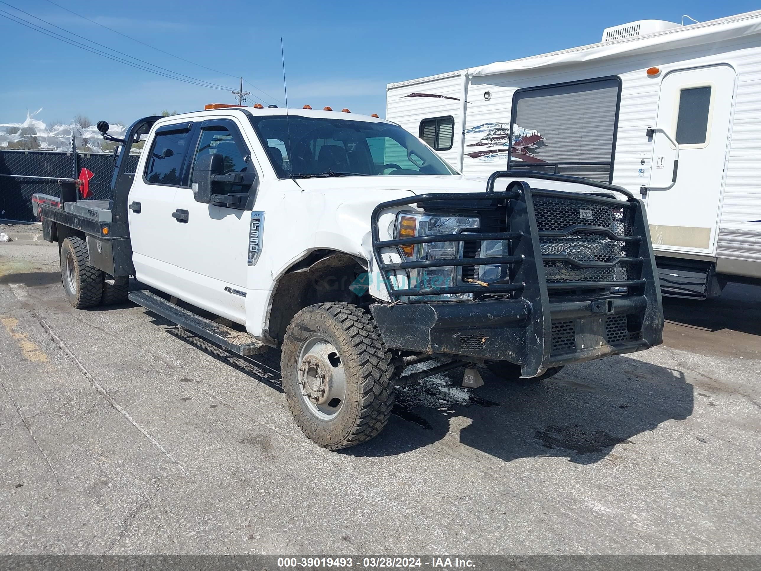 ford  2019 1fd8w3htxkee34882