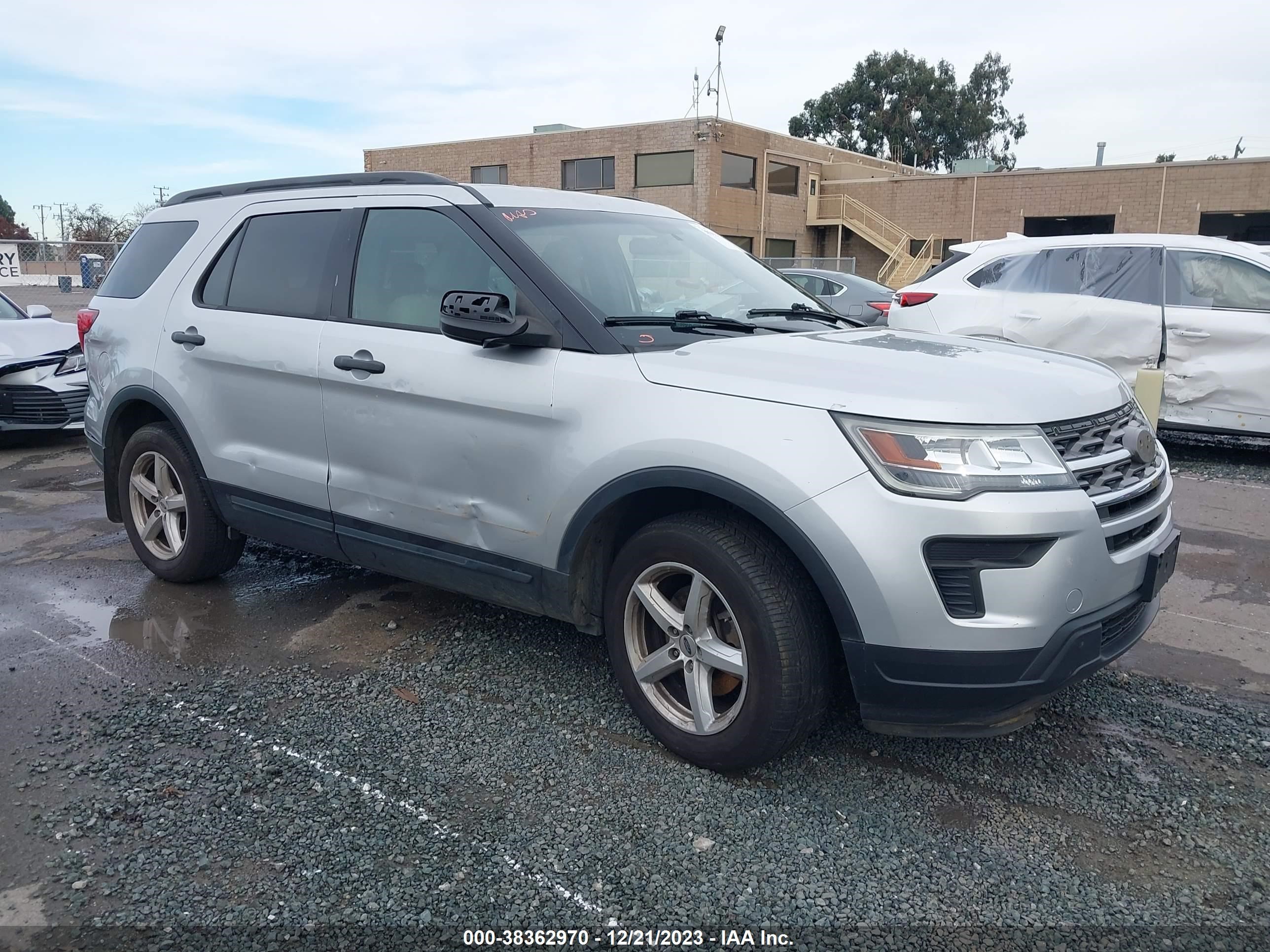 ford explorer 2018 1fm5k8b84jgb64051