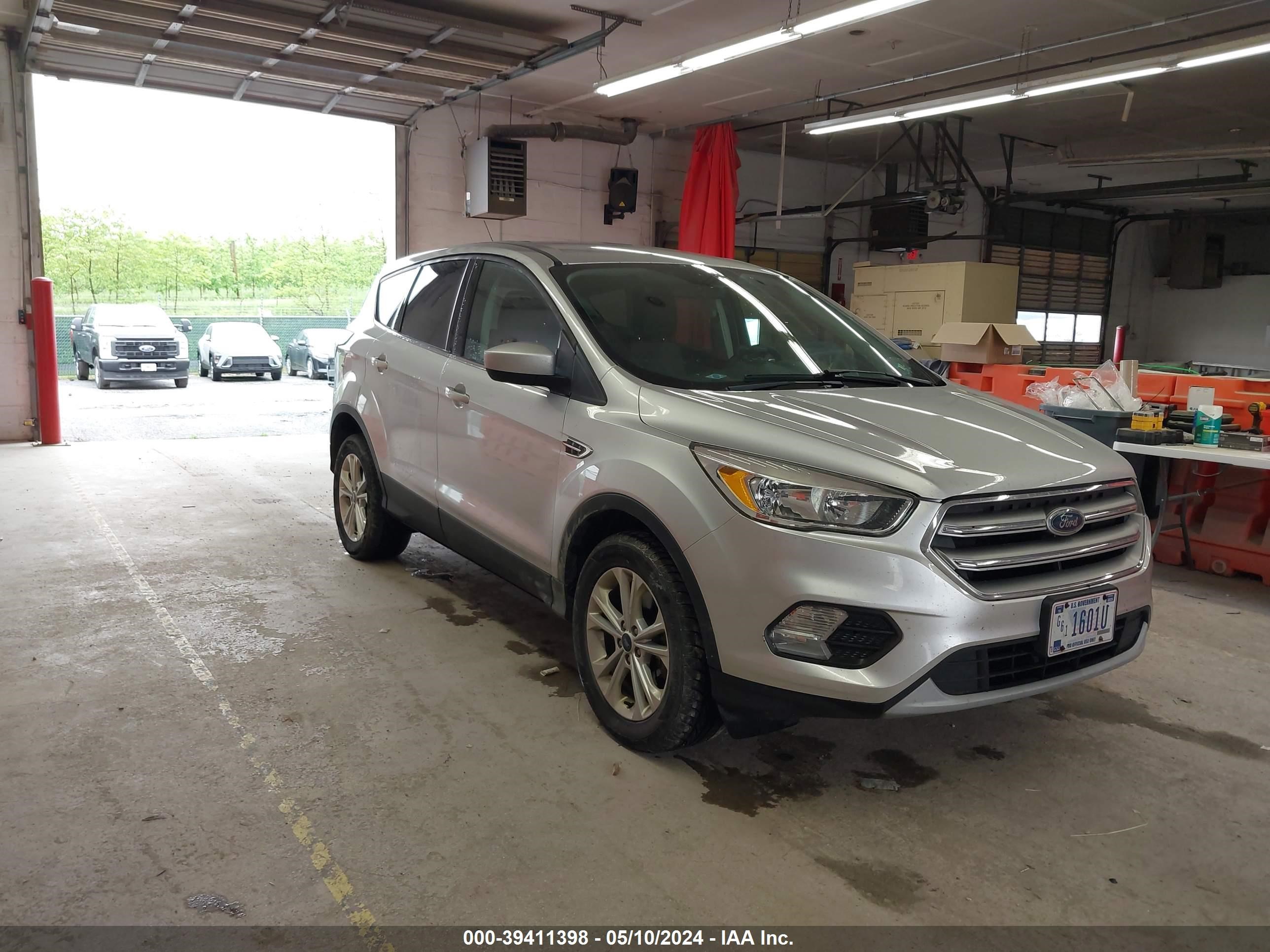 ford escape 2017 1fmcu9gd6hue50184