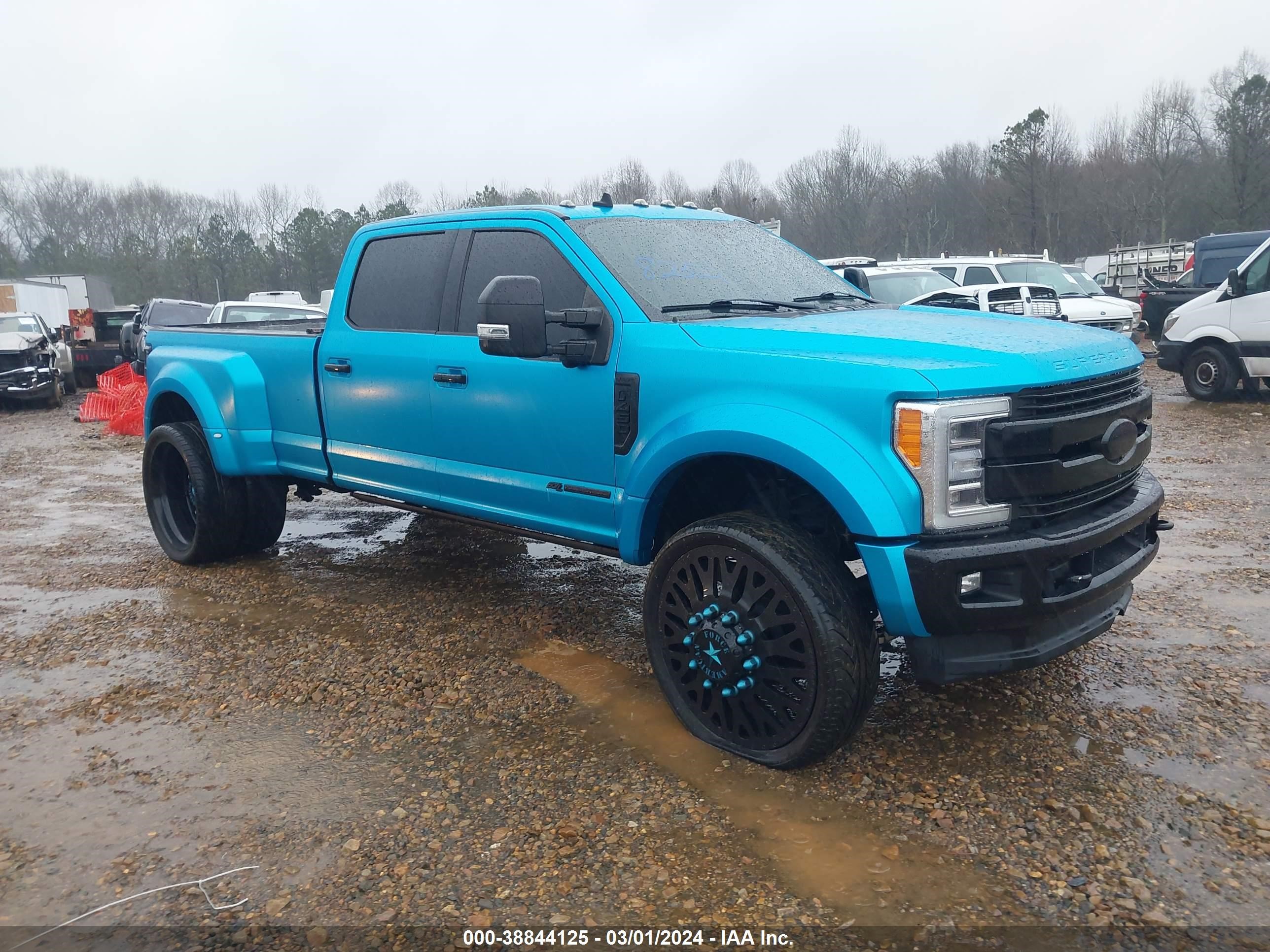 ford  2019 1ft8w4dt1kee08252