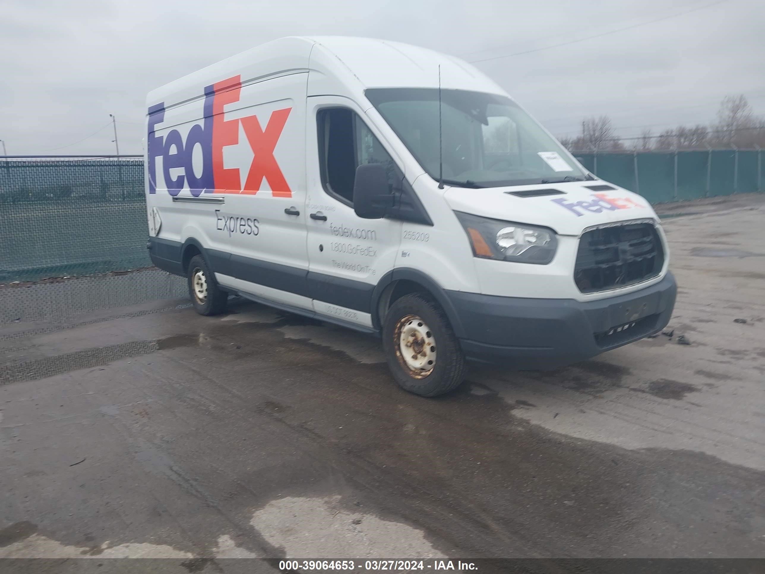 ford  2015 1ftcr3xv9fka20766