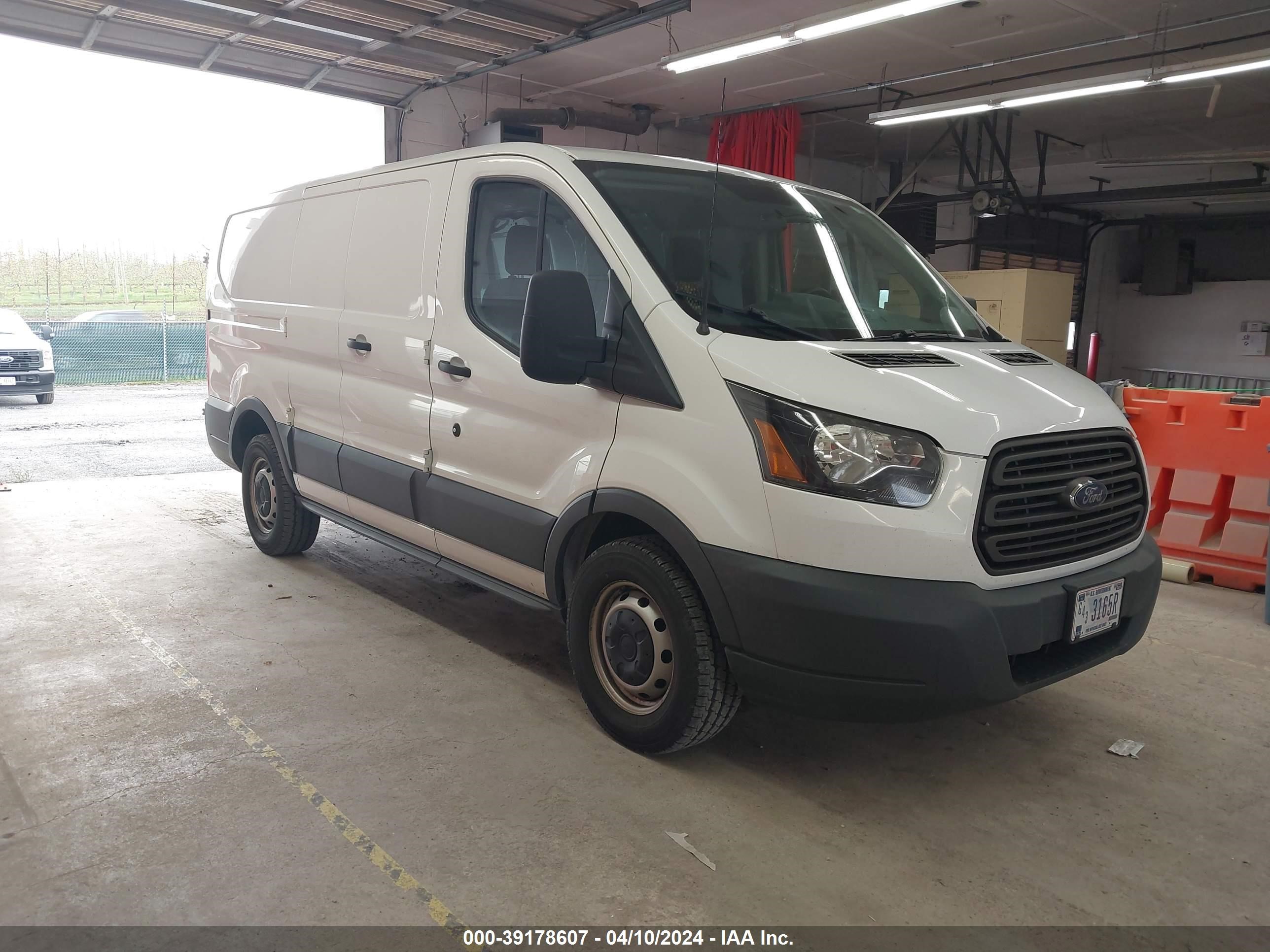 ford  2015 1ftne1zm4fkb10033