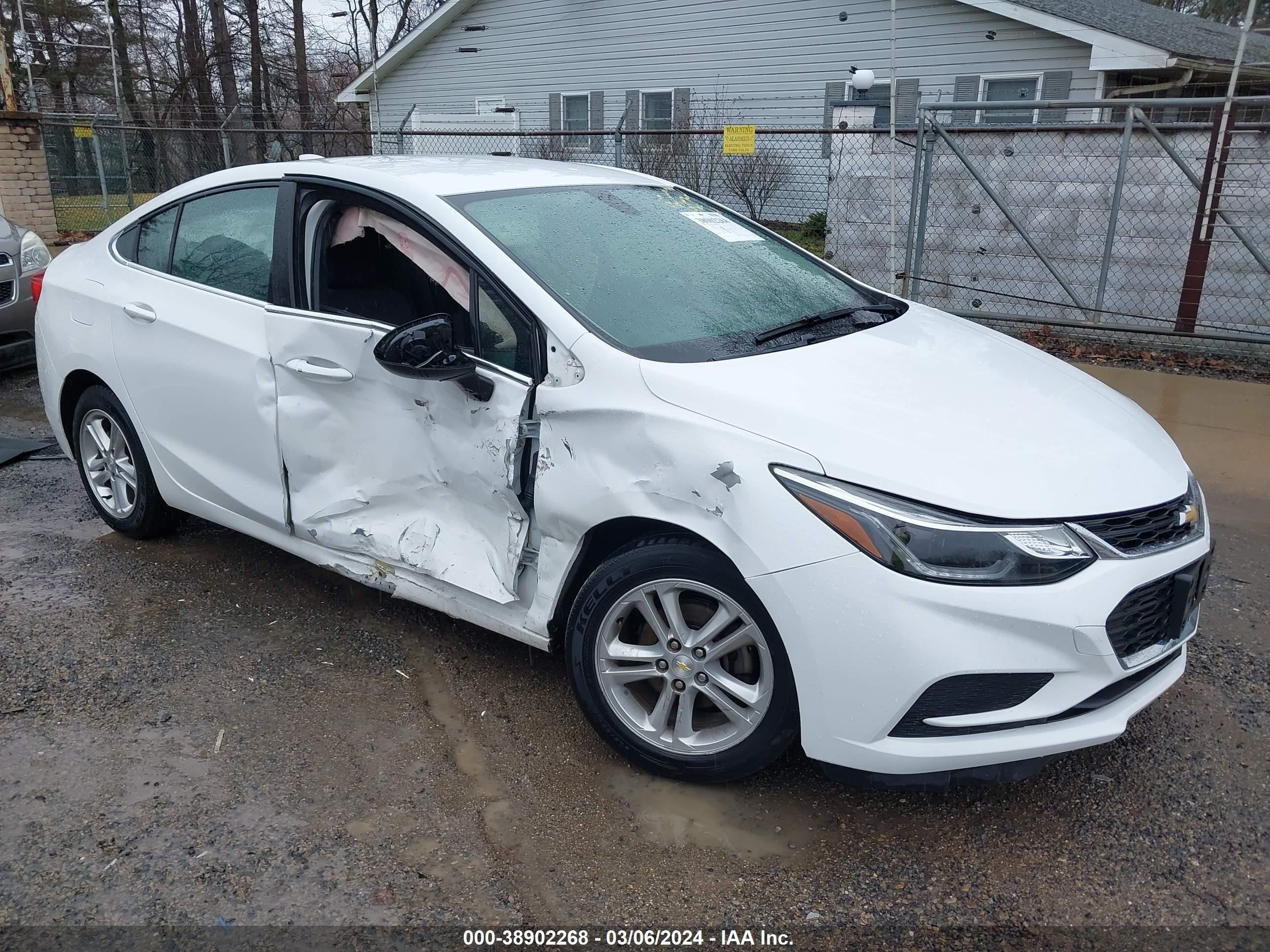 chevrolet cruze 2018 1g1be5sm6j7182120