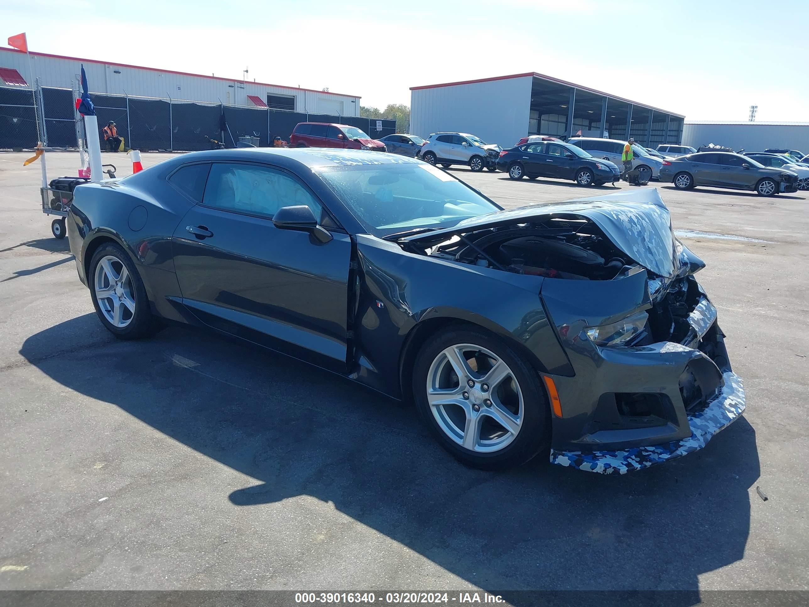 chevrolet camaro 2018 1g1fb1rs4j0172007