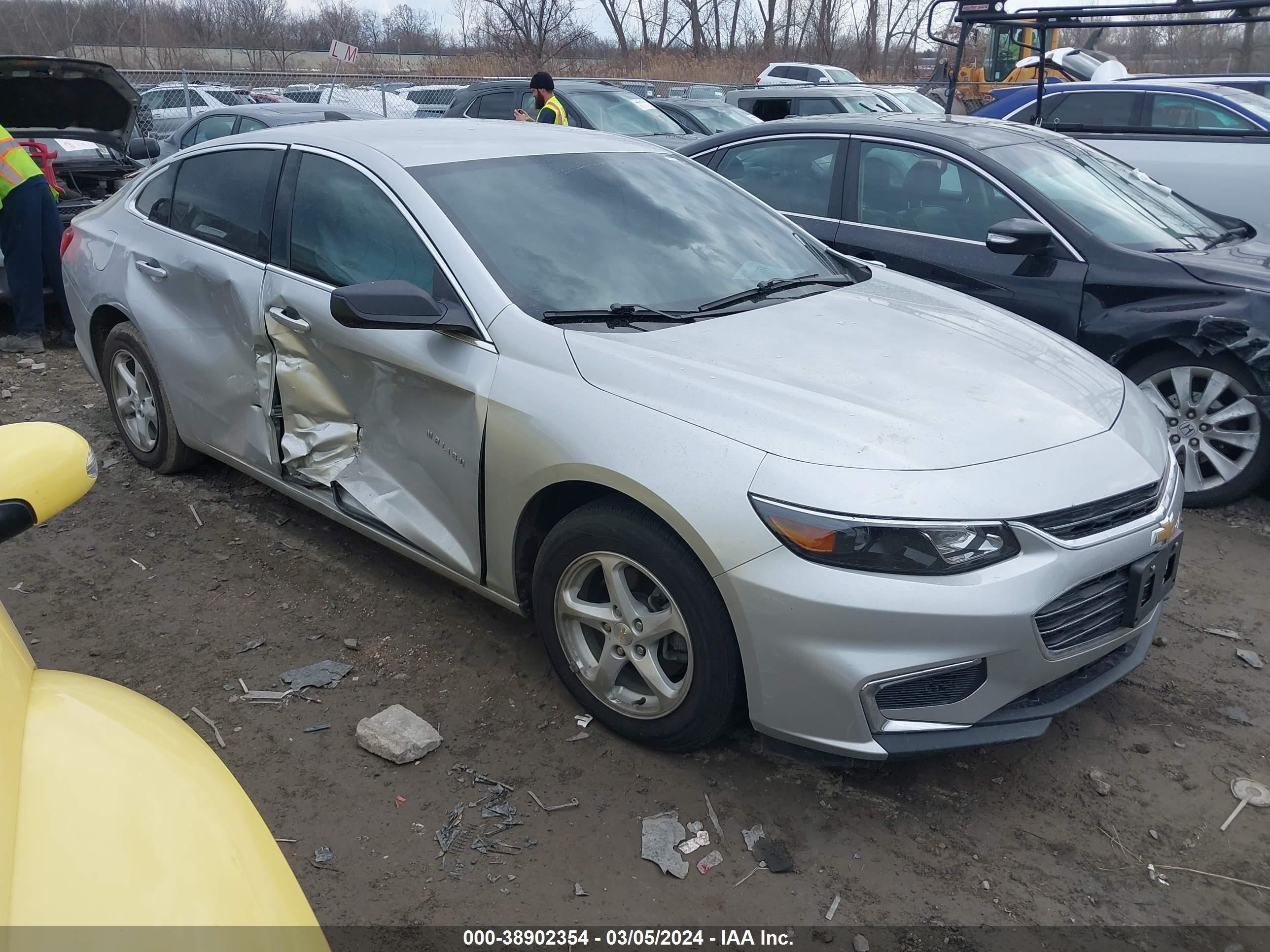 chevrolet malibu 2018 1g1zb5st1jf130480