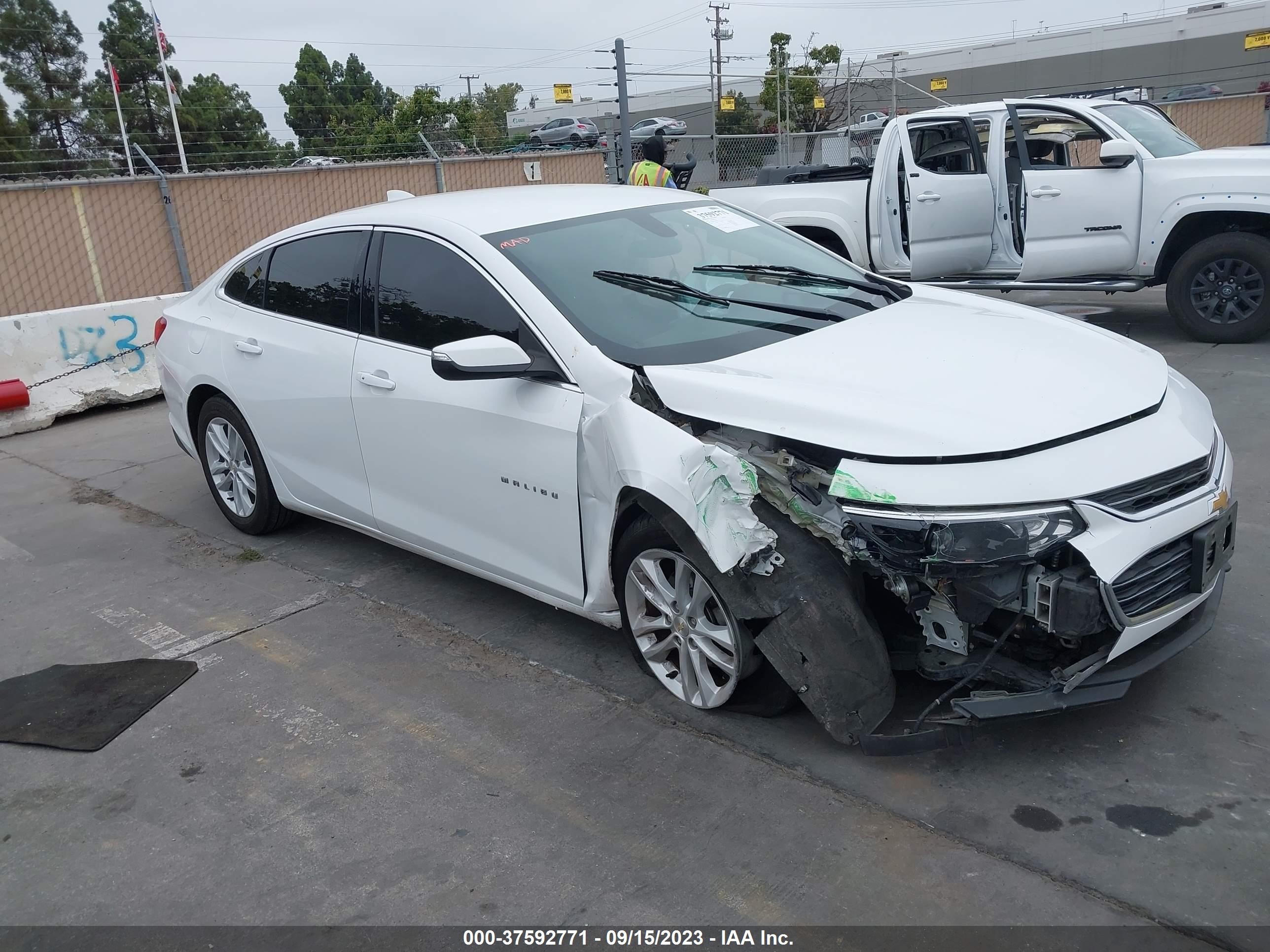 chevrolet malibu 2018 1g1zd5st0jf248496