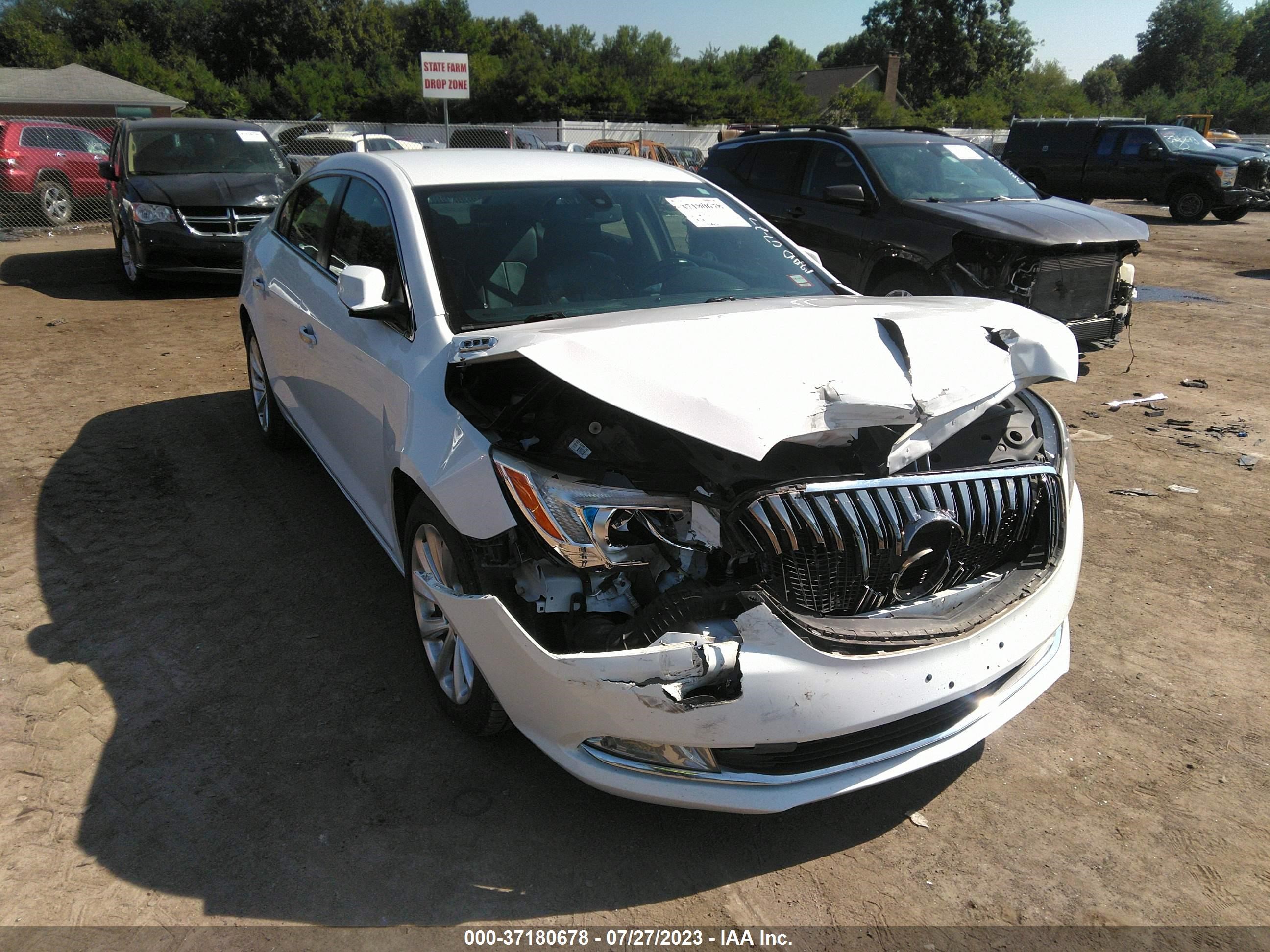 buick lacrosse 2015 1g4gb5g32ff116484