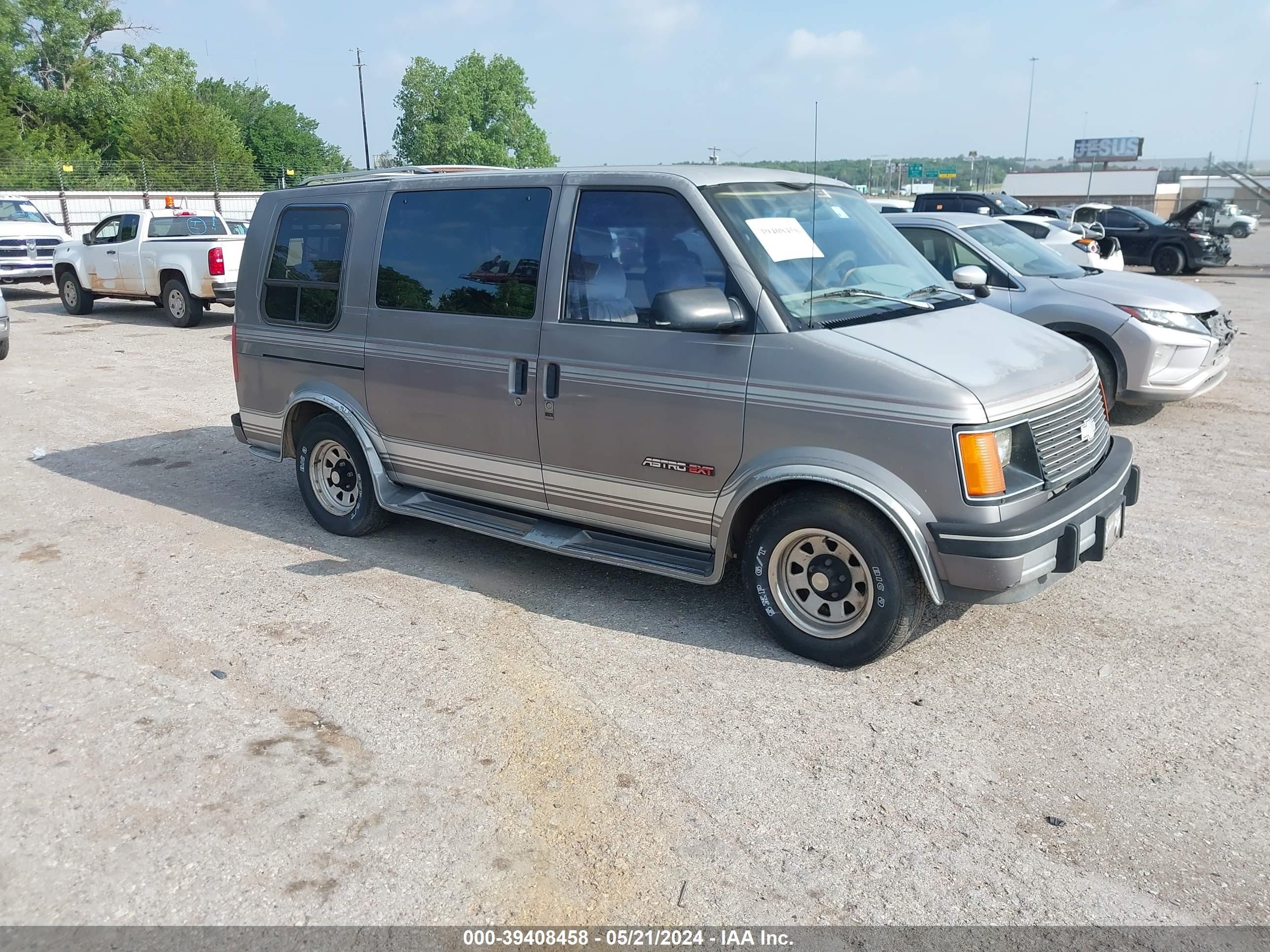 chevrolet astro 1993 1gbdm19z1pb179181