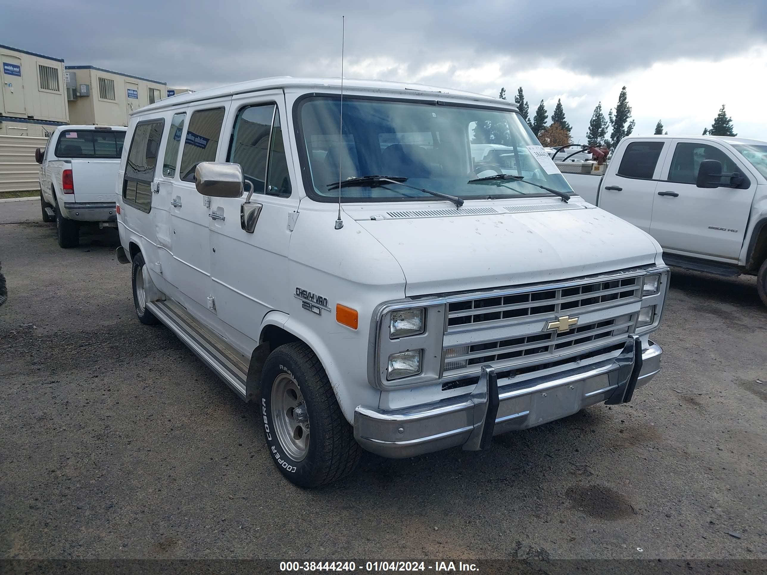 chevrolet van 1988 1gbeg25kxj7162142