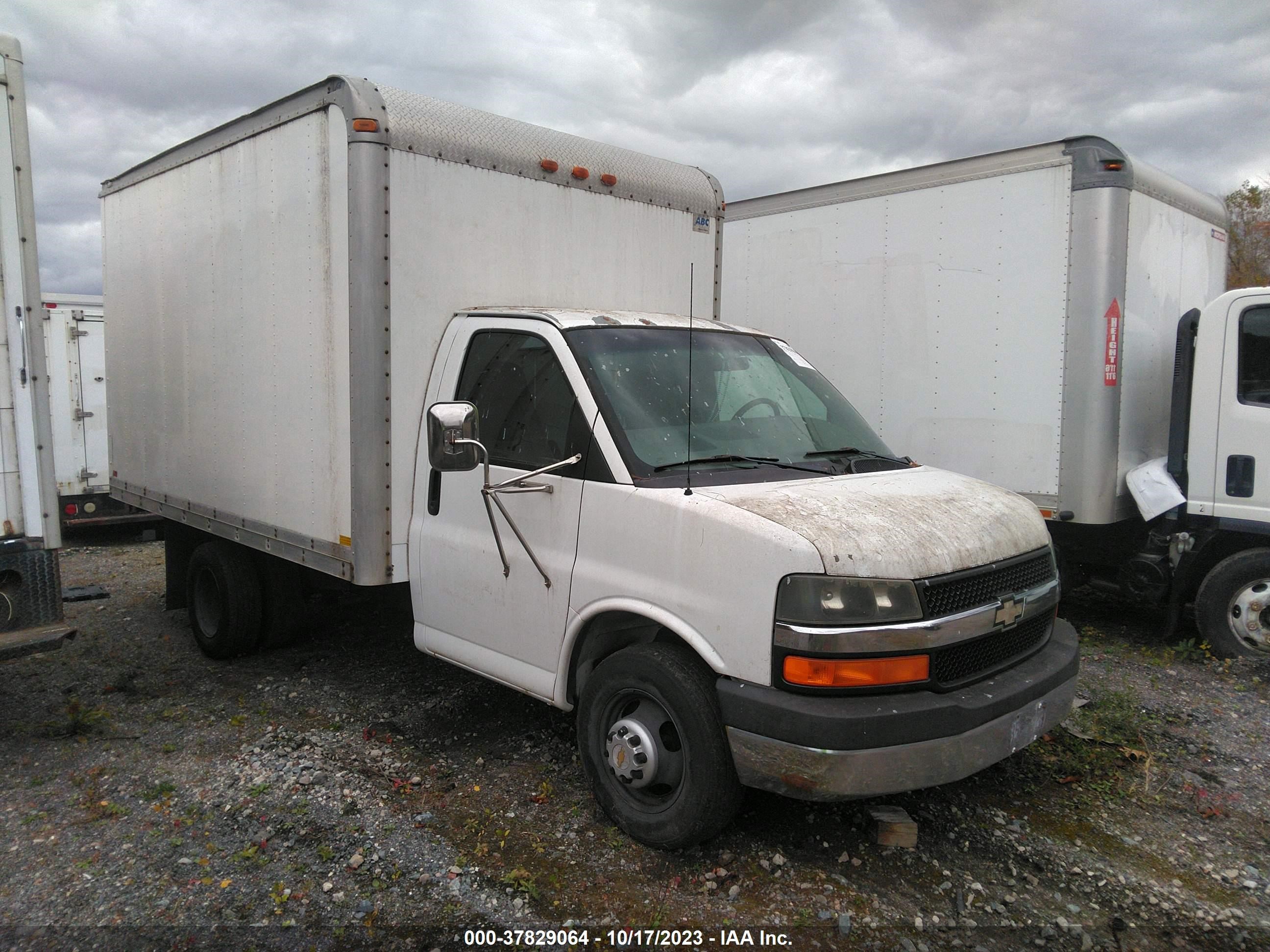 chevrolet  2004 1gbjg31u541148782