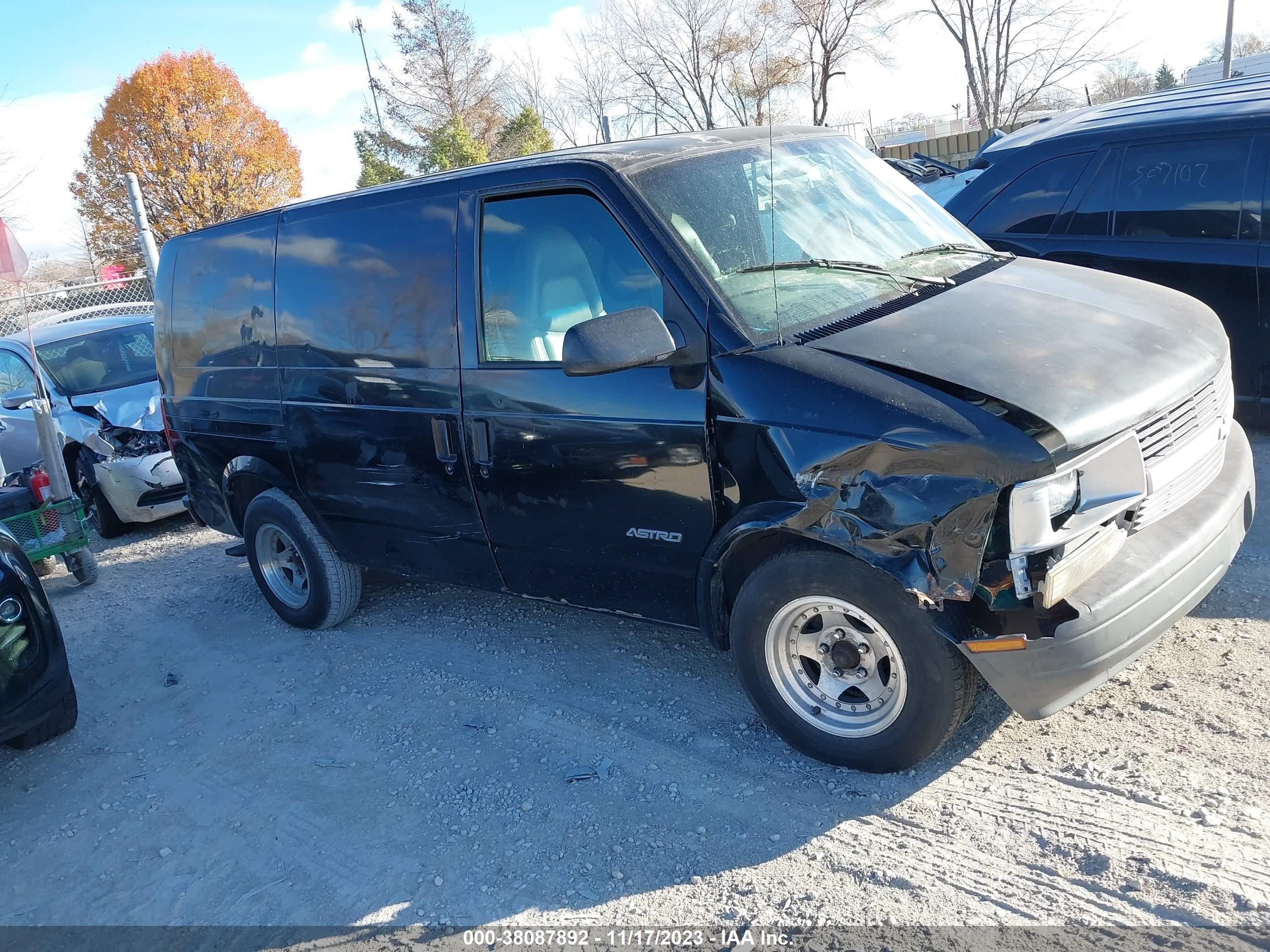 chevrolet astro 2000 1gcdm19w0yb125809