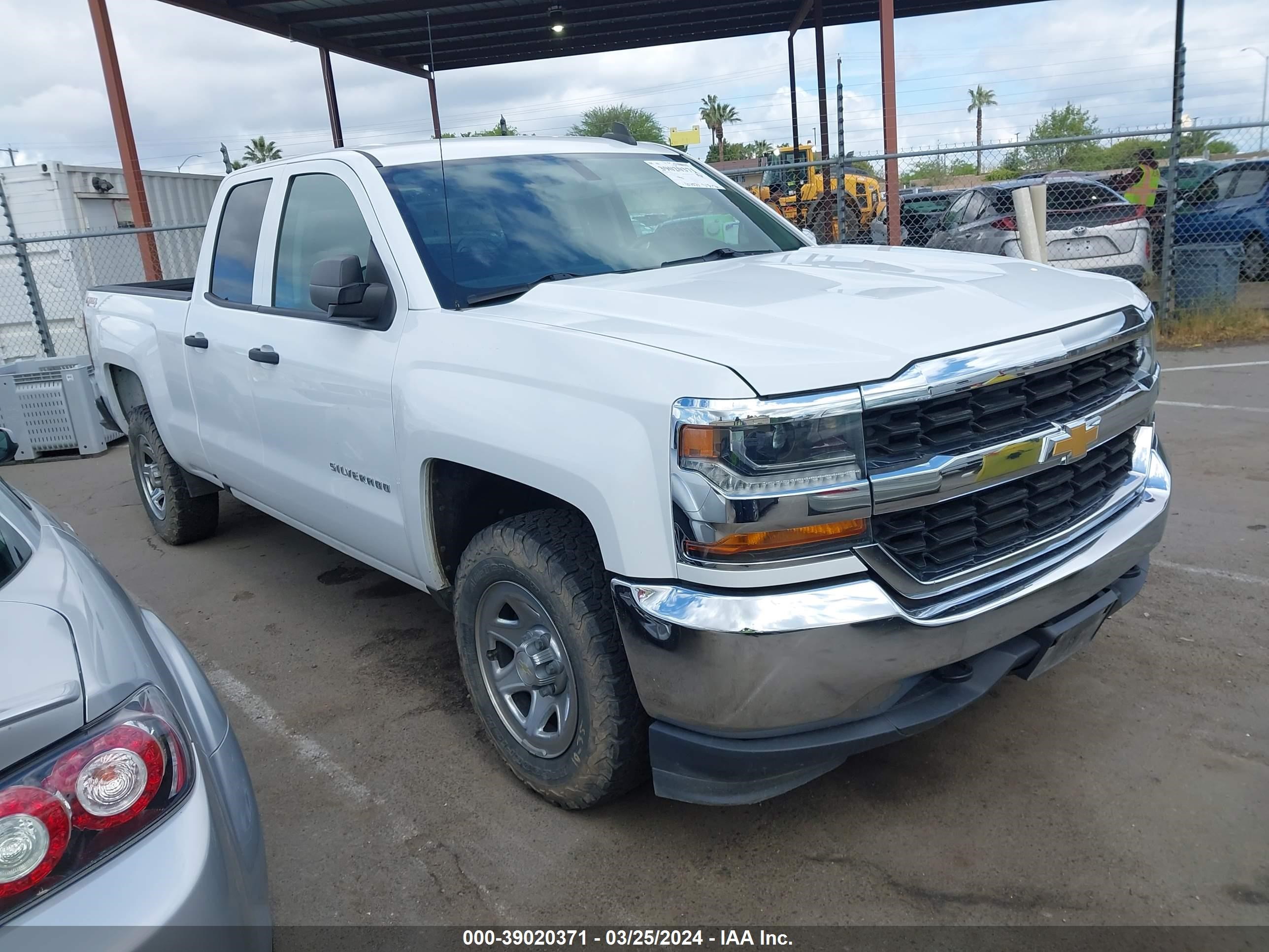 chevrolet silverado 2018 1gcvkneh6jz243627