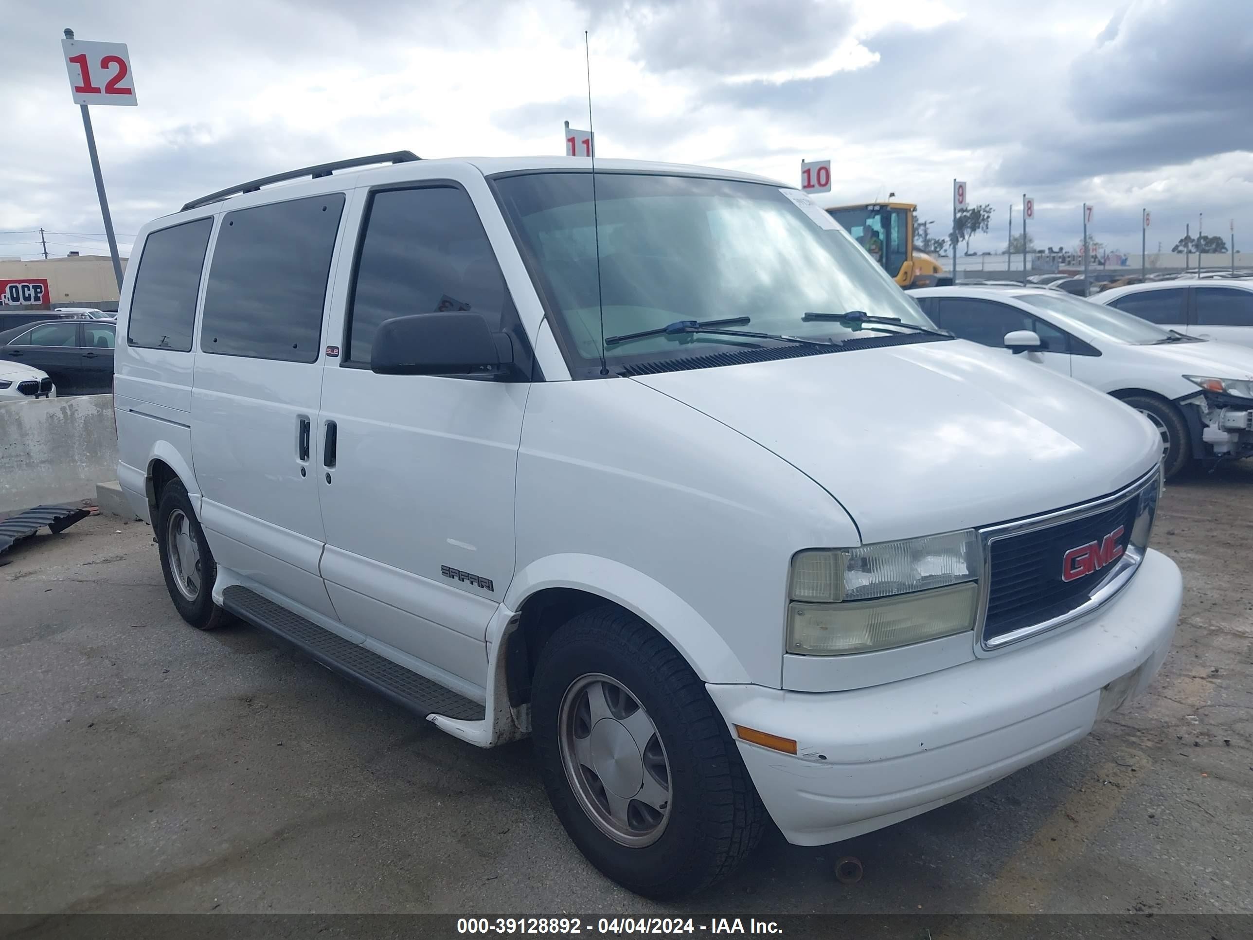 gmc safari 2002 1gkdm19x92b508152