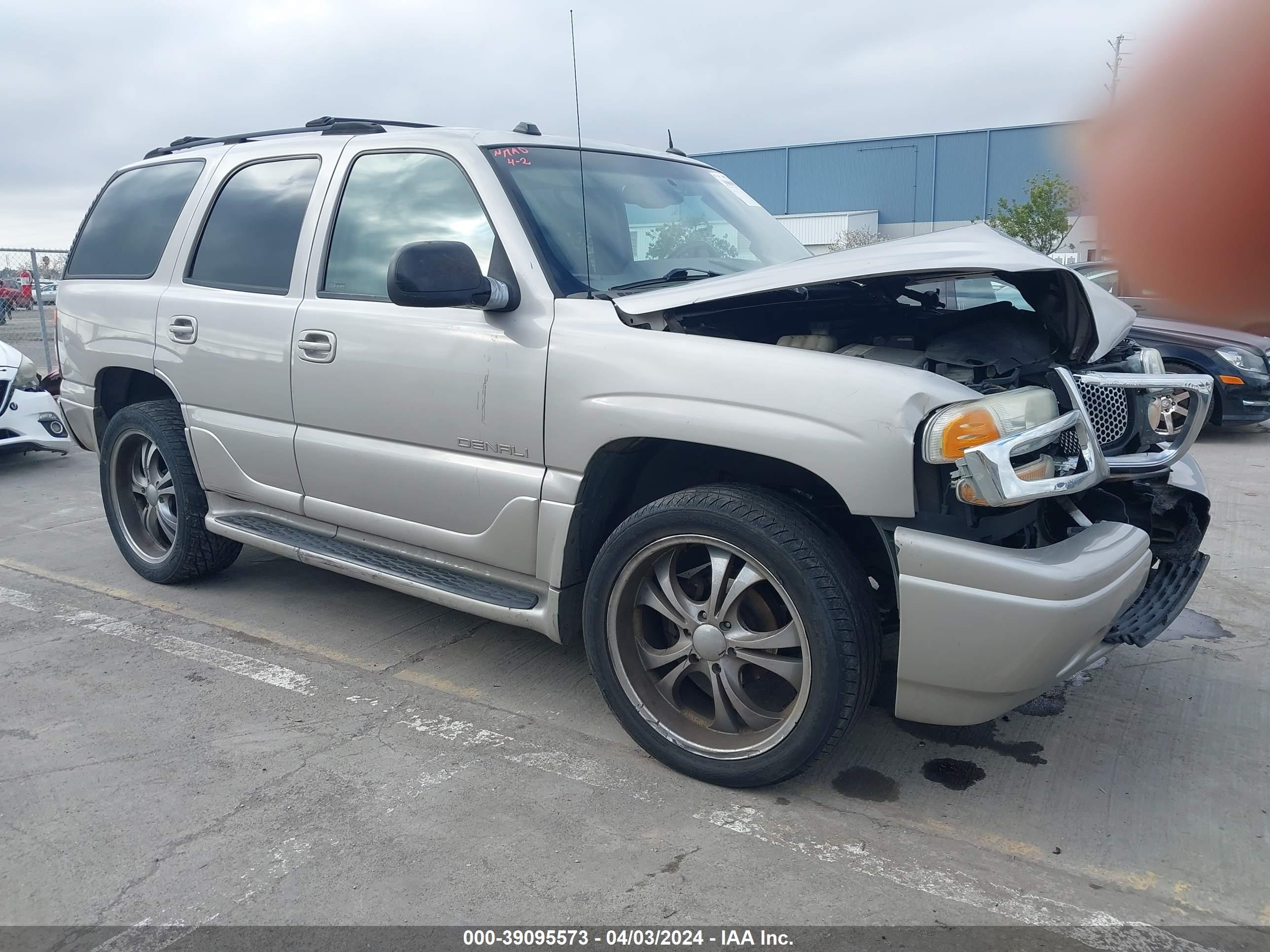 gmc yukon 2004 1gkek63u64j242071