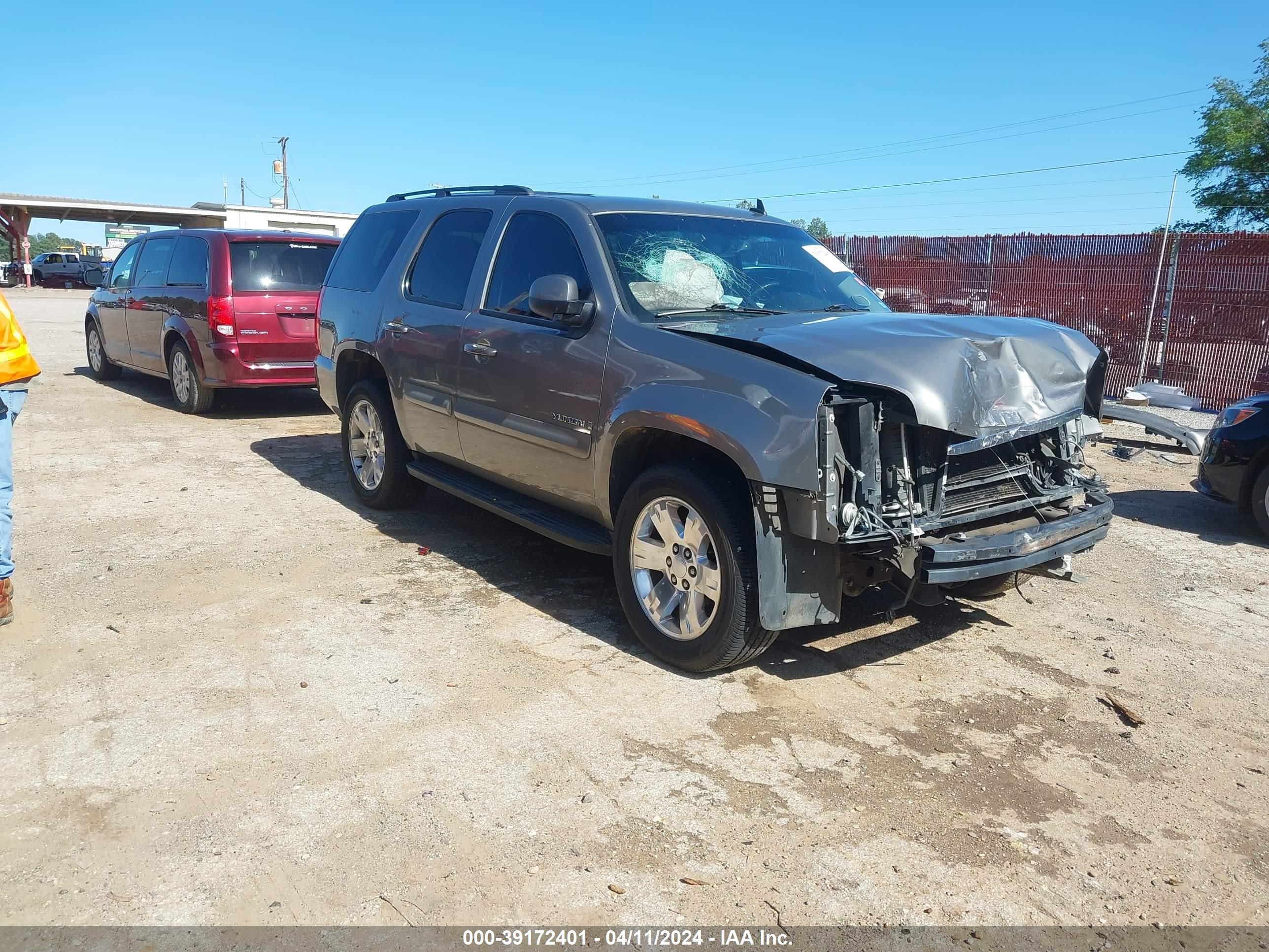 gmc yukon 2008 1gkfc130x8r227582