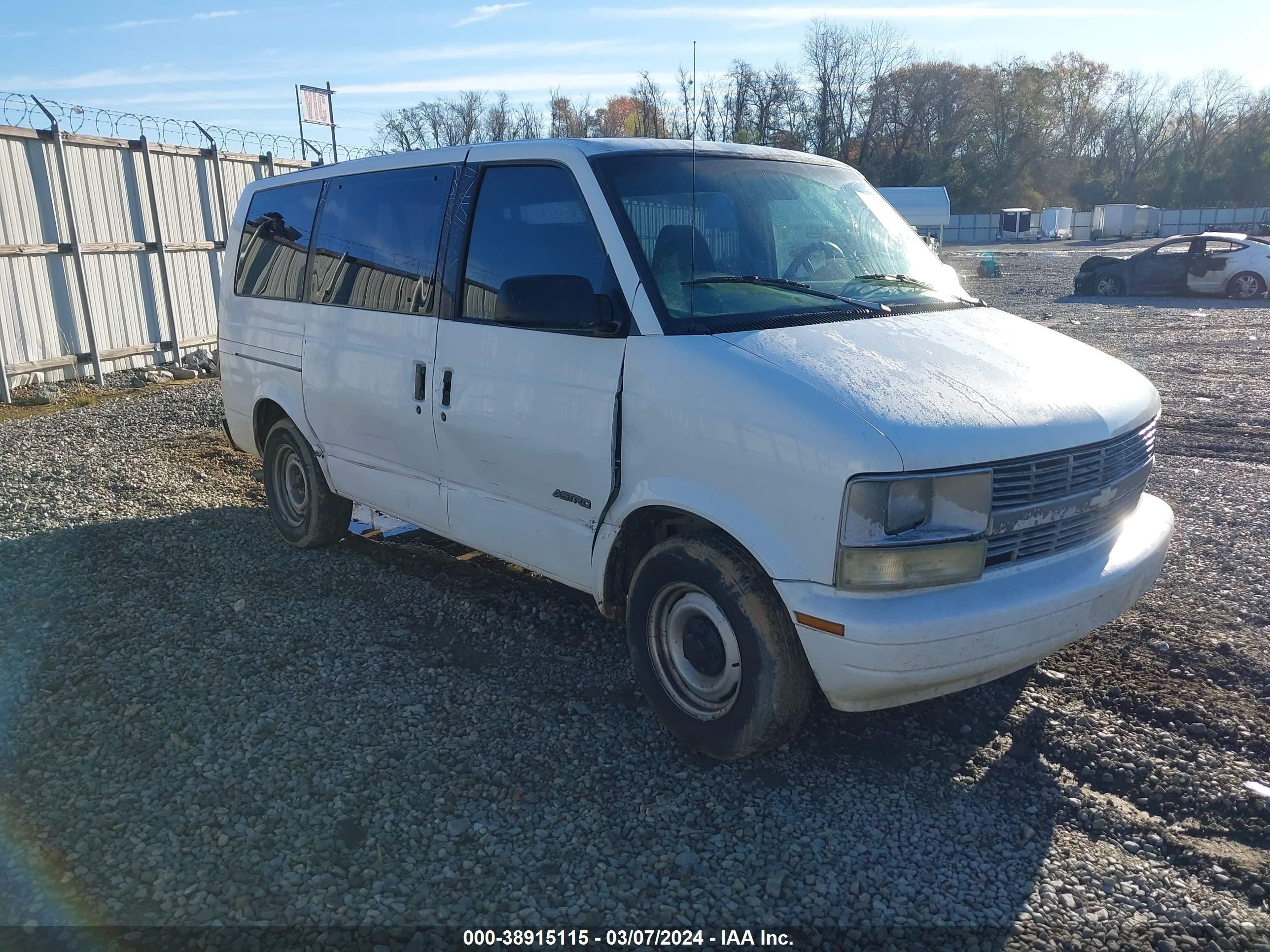 chevrolet astro 2000 1gndm19w3yb187938