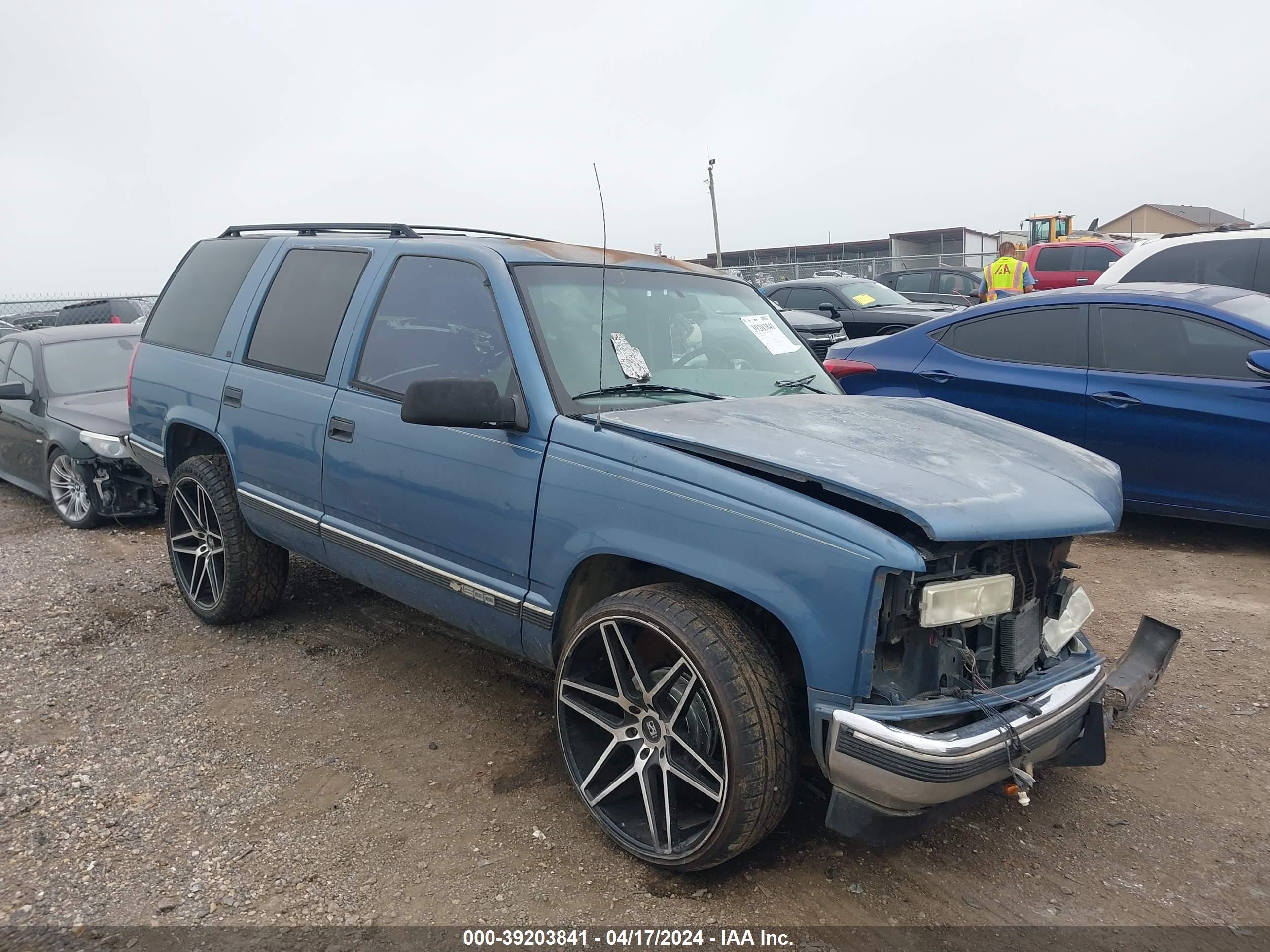 chevrolet tahoe 1996 1gnek13r4tj389814