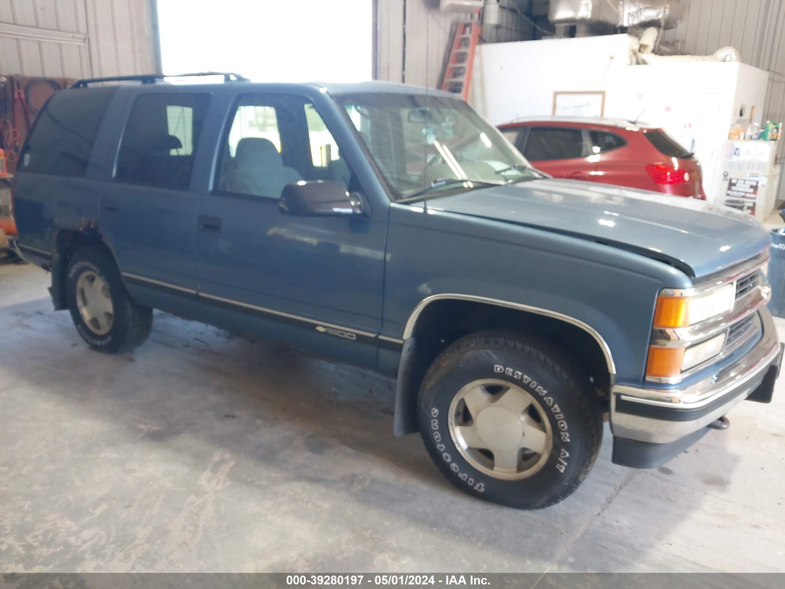 chevrolet tahoe 1996 1gnek13r8tj390173