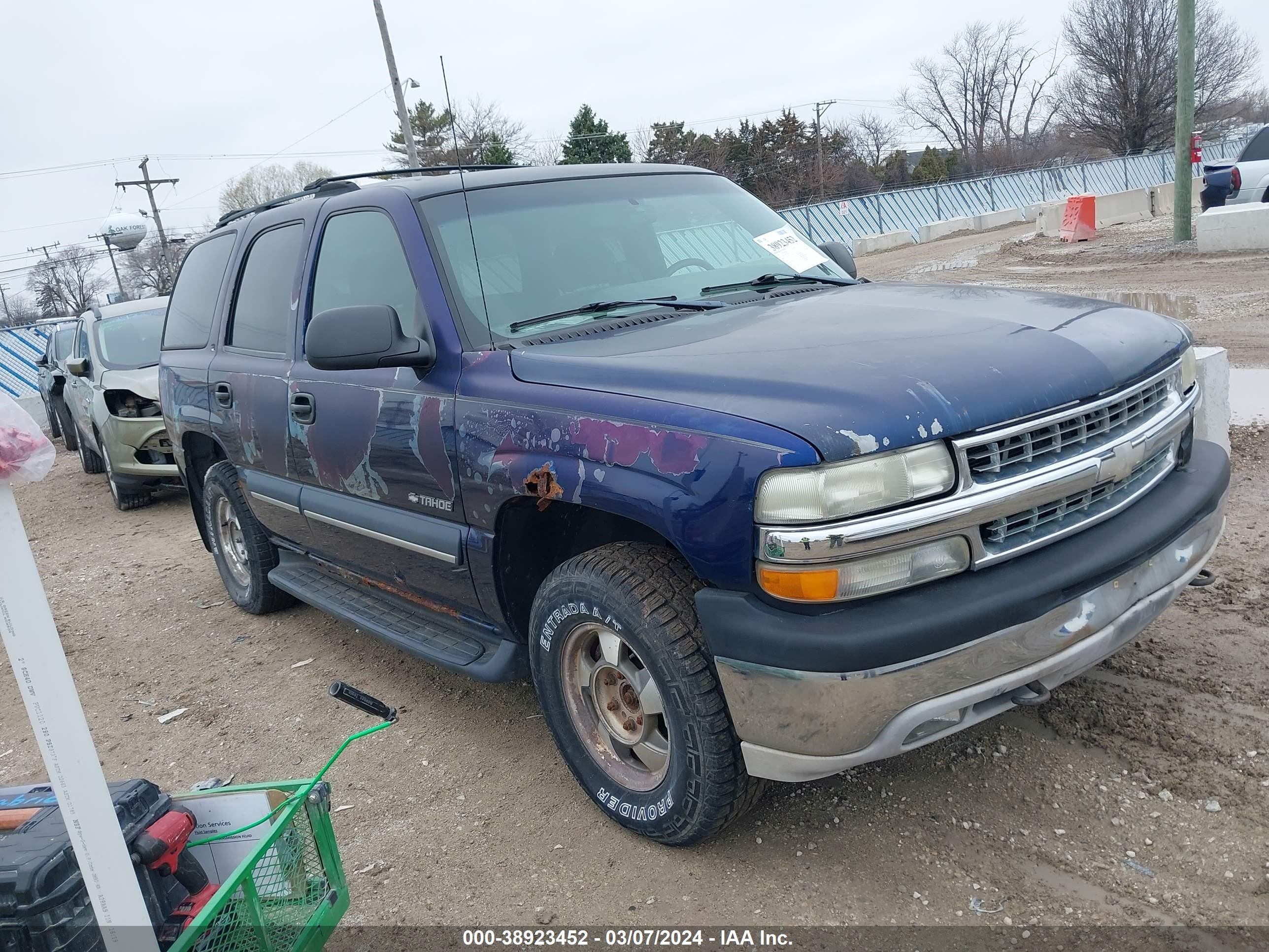 chevrolet tahoe 2002 1gnek13z72r119654