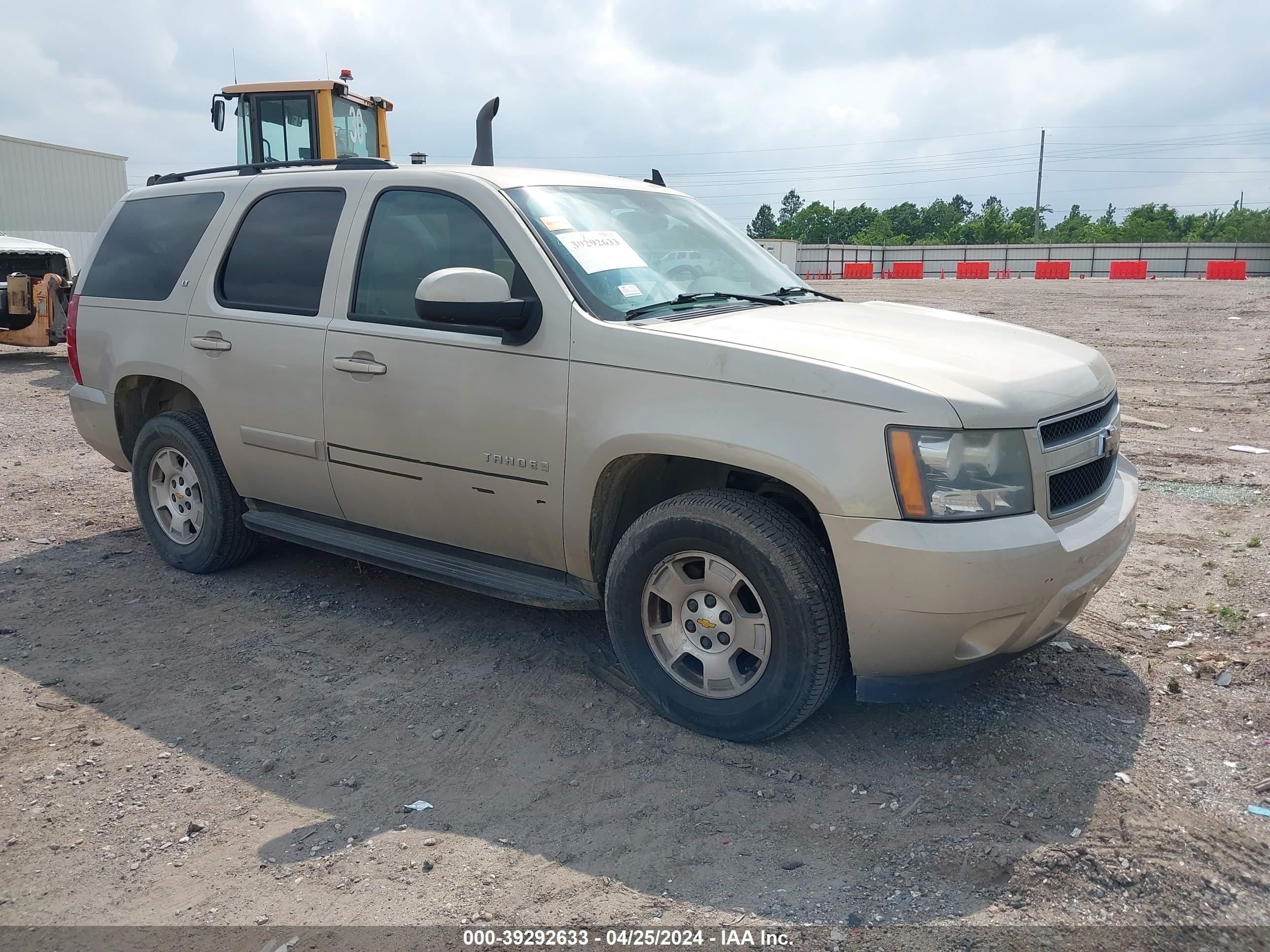 chevrolet tahoe 2008 1gnfc13028r177103