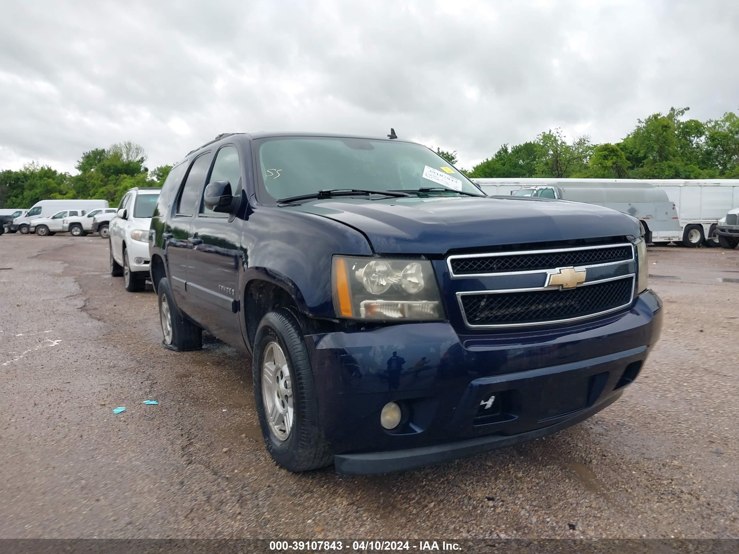 chevrolet tahoe 2008 1gnfc13088r123787