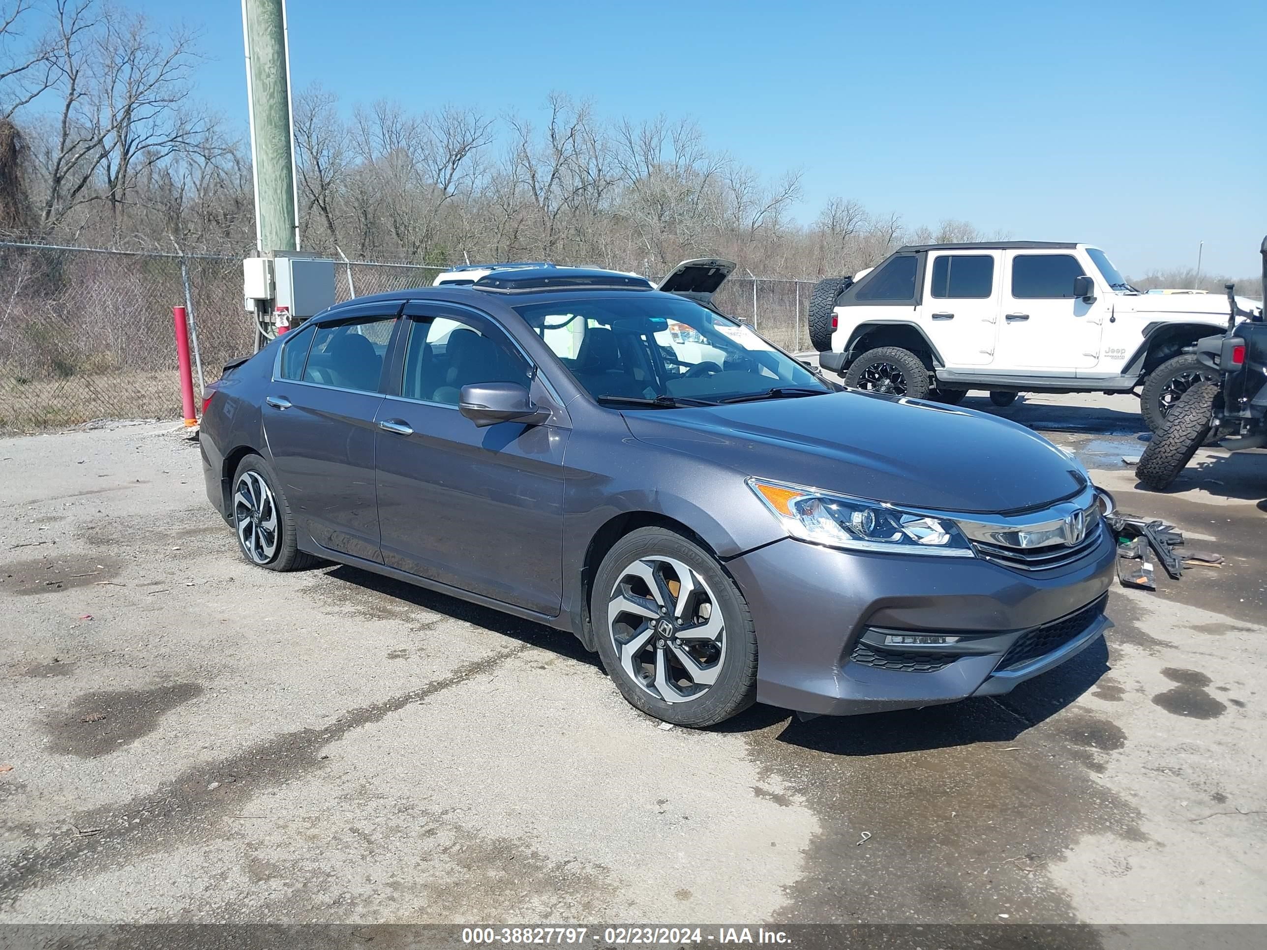 honda accord 2017 1hgcr2f82ha105318