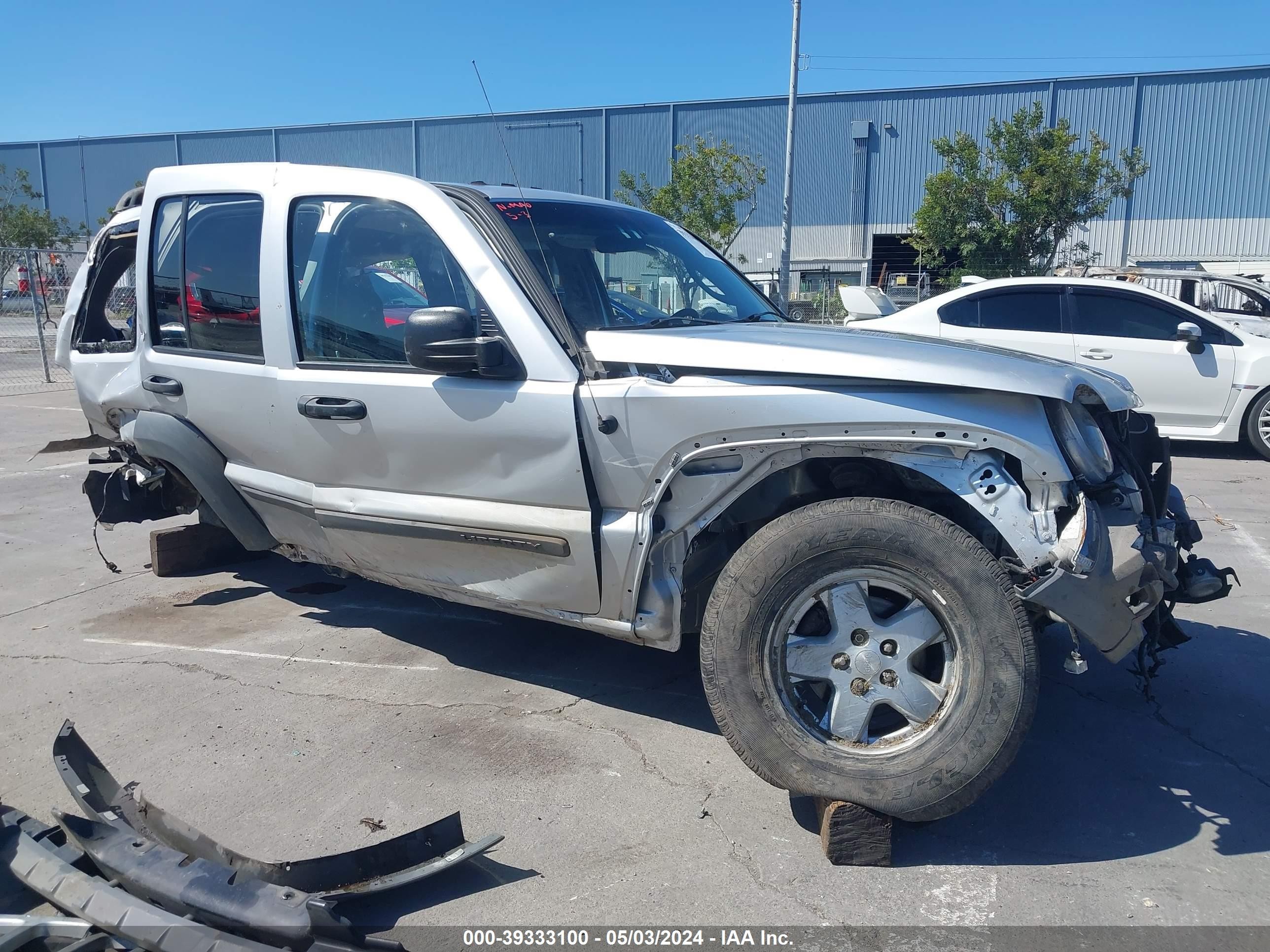 jeep liberty (north america) 2005 1j4gl48k75w553097