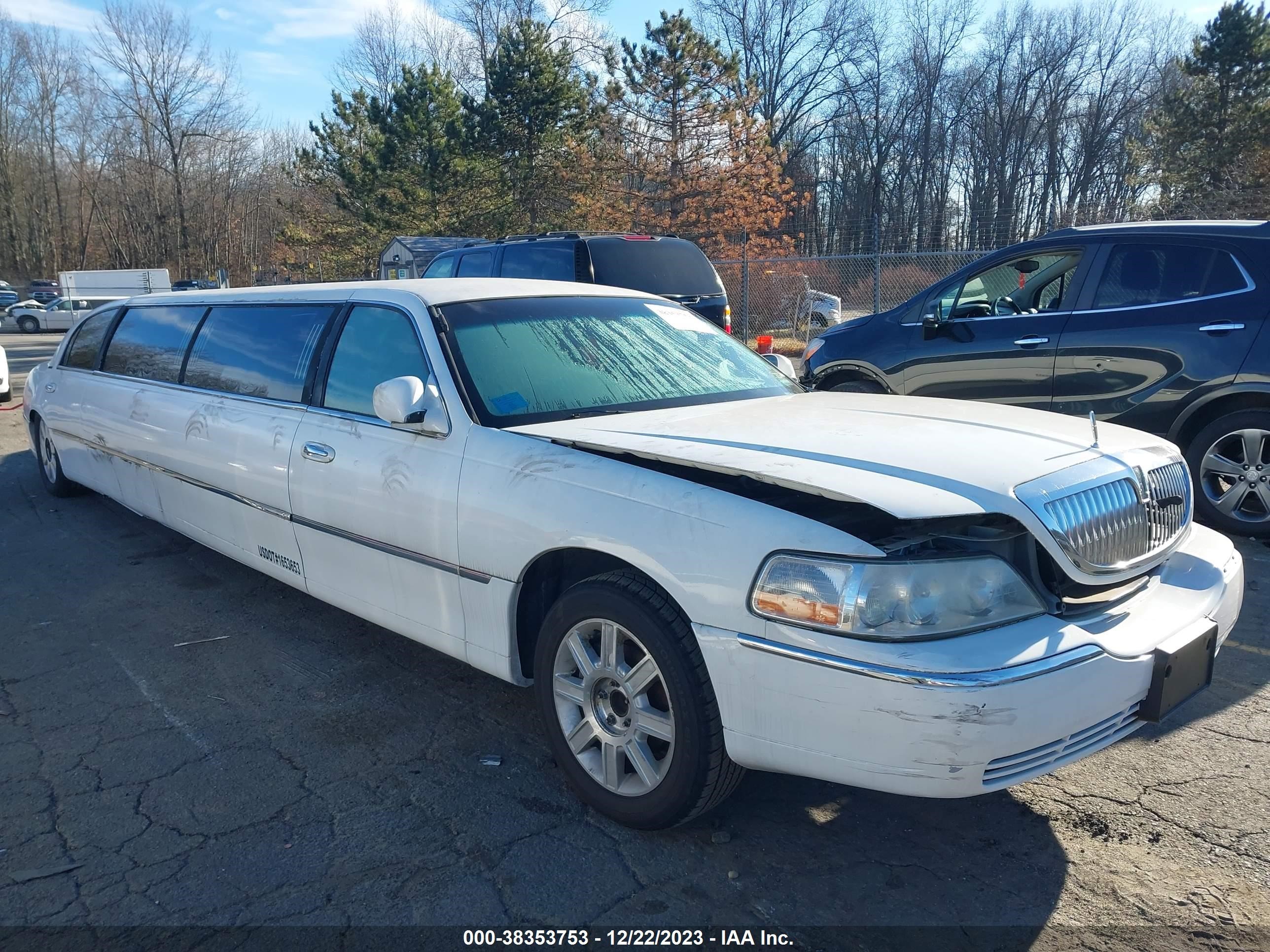 lincoln town car 2007 1l1fm88w47y616198