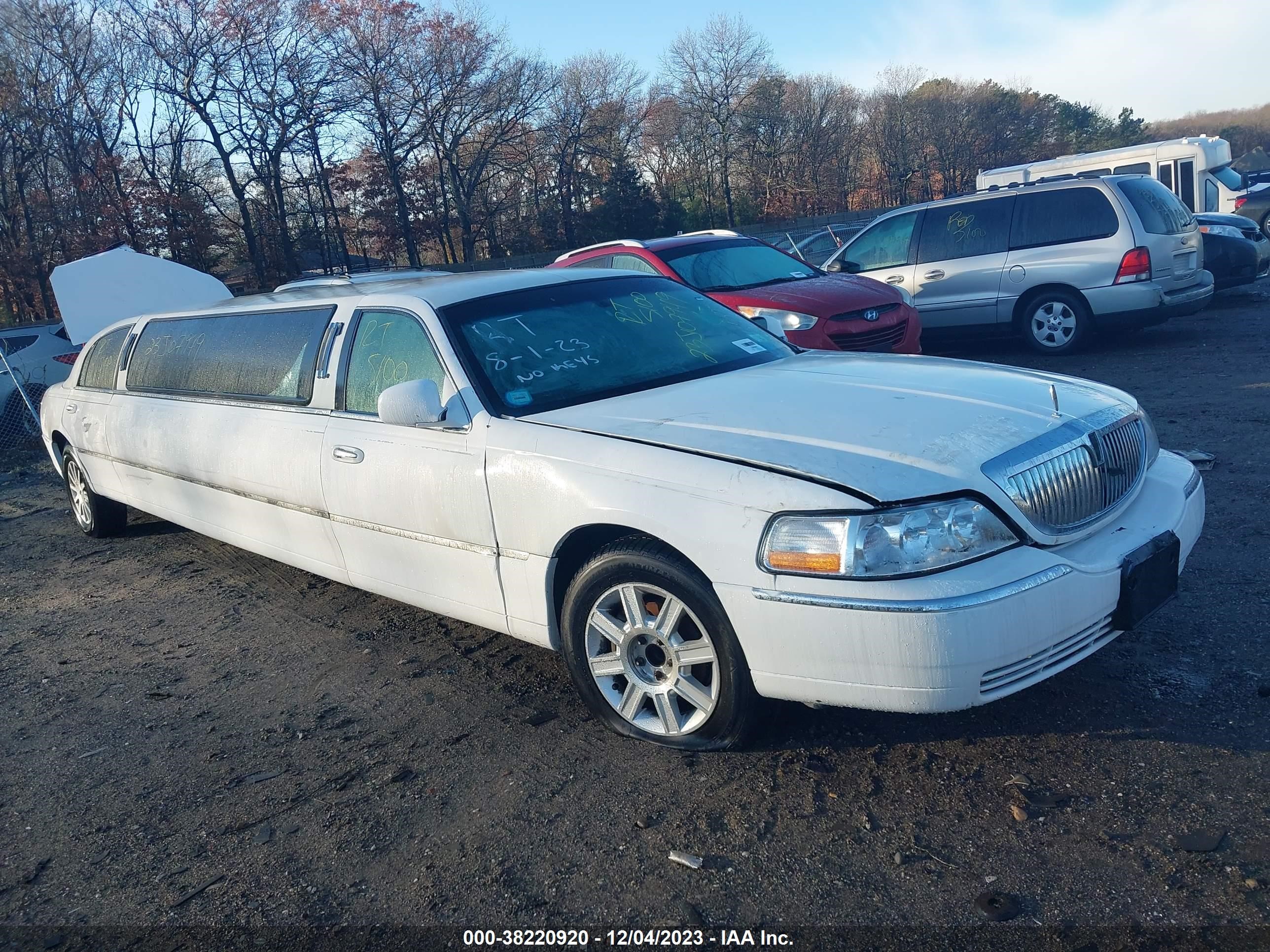 lincoln town car 2007 1l1fm88w57y616596