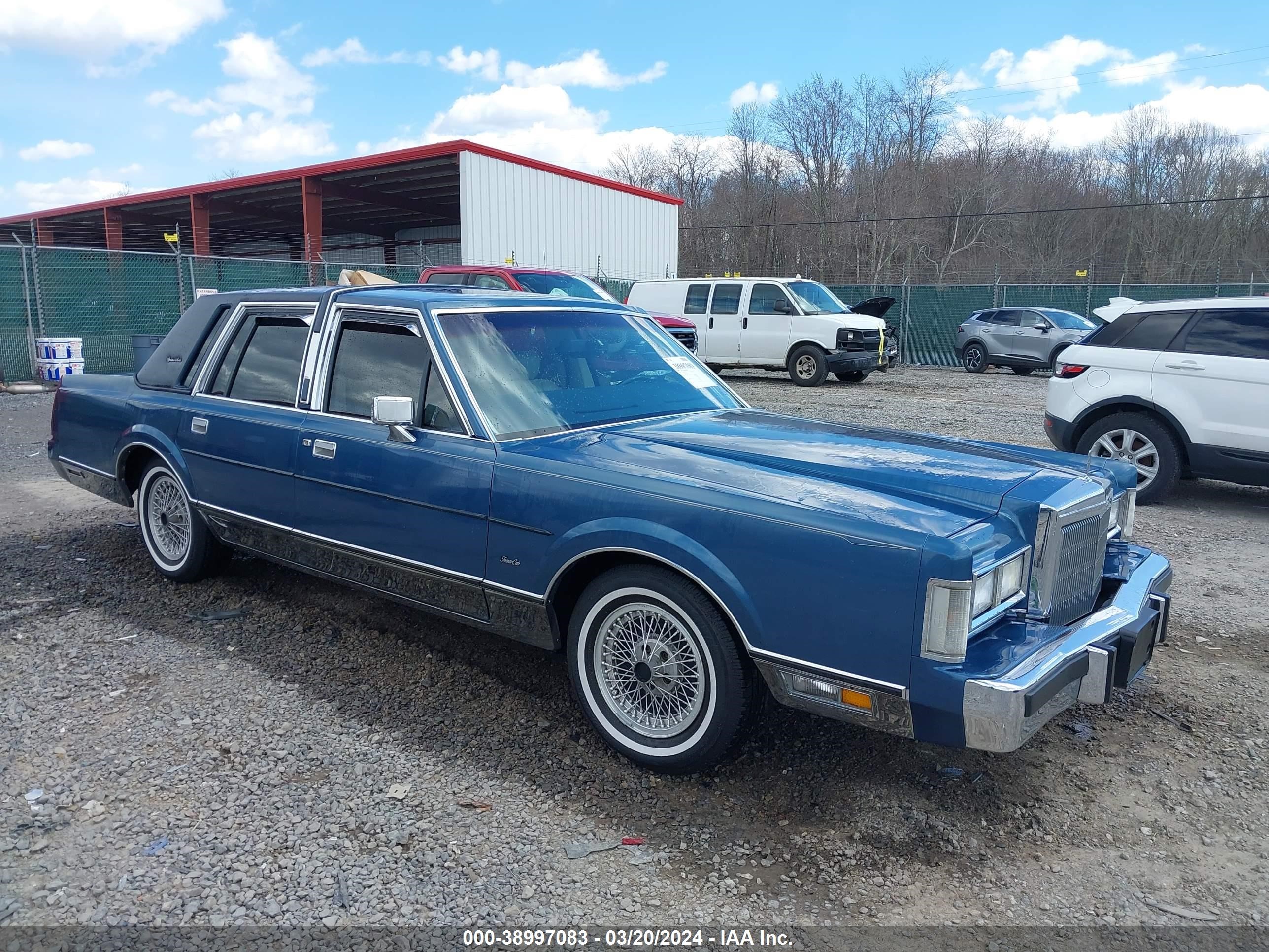 lincoln town car 1988 1lnbm82f3jy821413