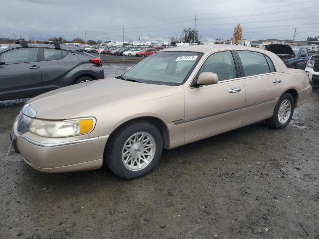 lincoln town car s 1998 1lnfm82w8wy639912