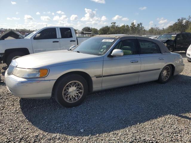 lincoln town car c 1998 1lnfm83w6wy731938