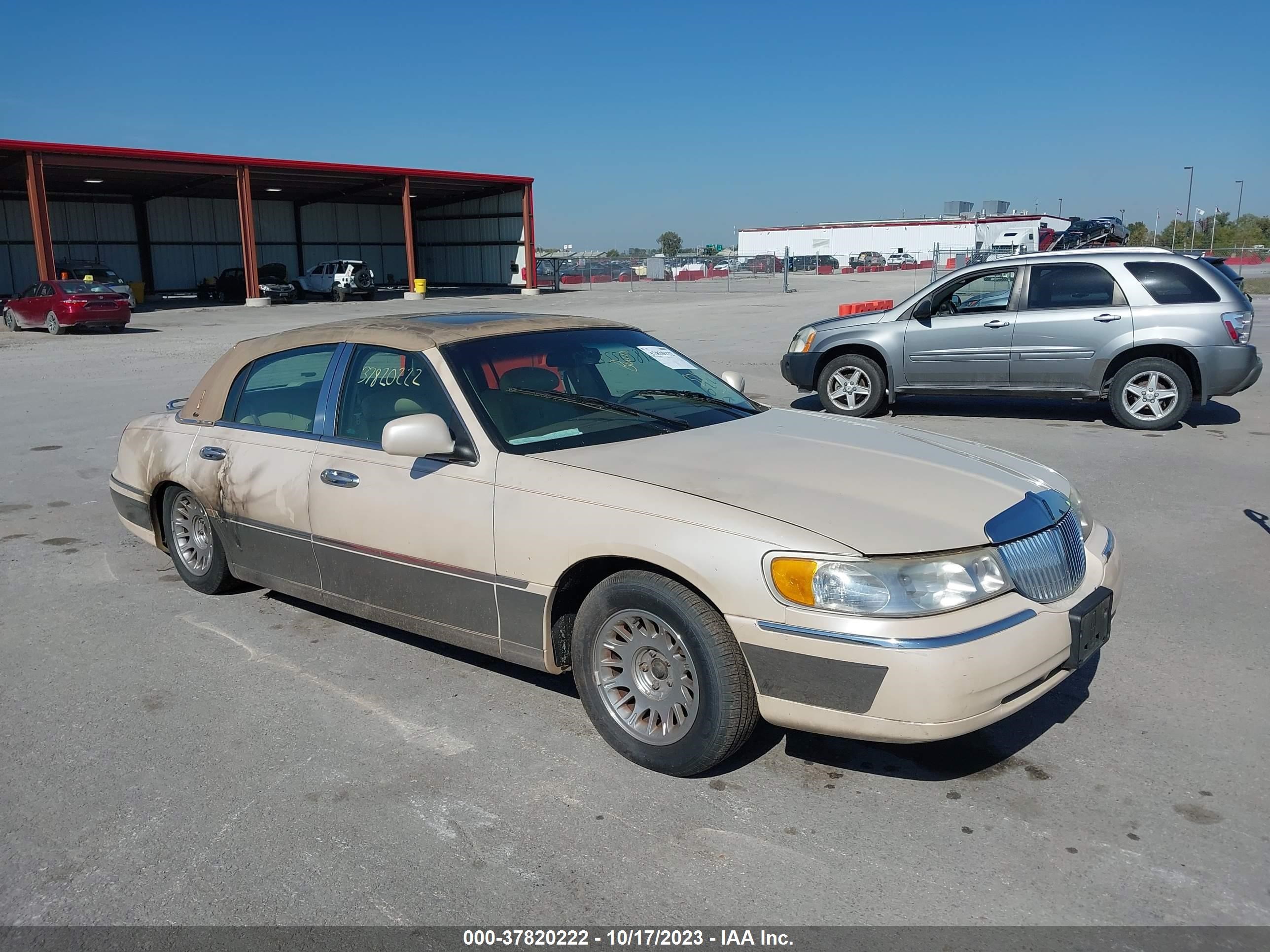 lincoln town car 1998 1lnfm83w7wy699341